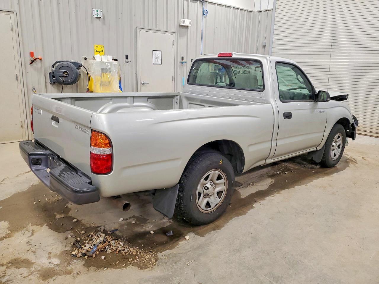2004 Toyota Tacoma Base Silver vin: 5TENL42N44Z457798