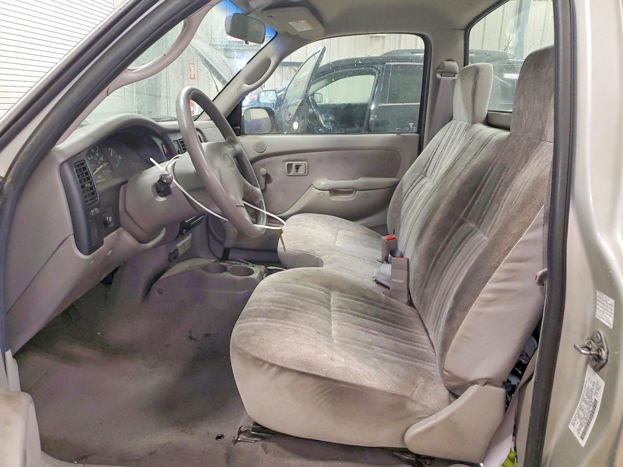 2004 Toyota Tacoma Base Silver vin: 5TENL42N44Z457798