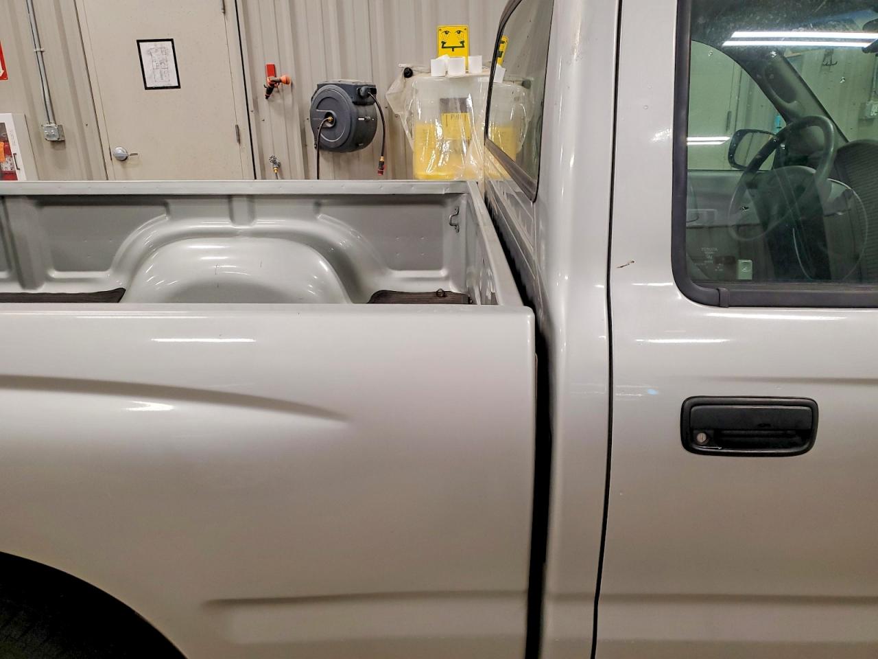 2004 Toyota Tacoma Base Silver vin: 5TENL42N44Z457798