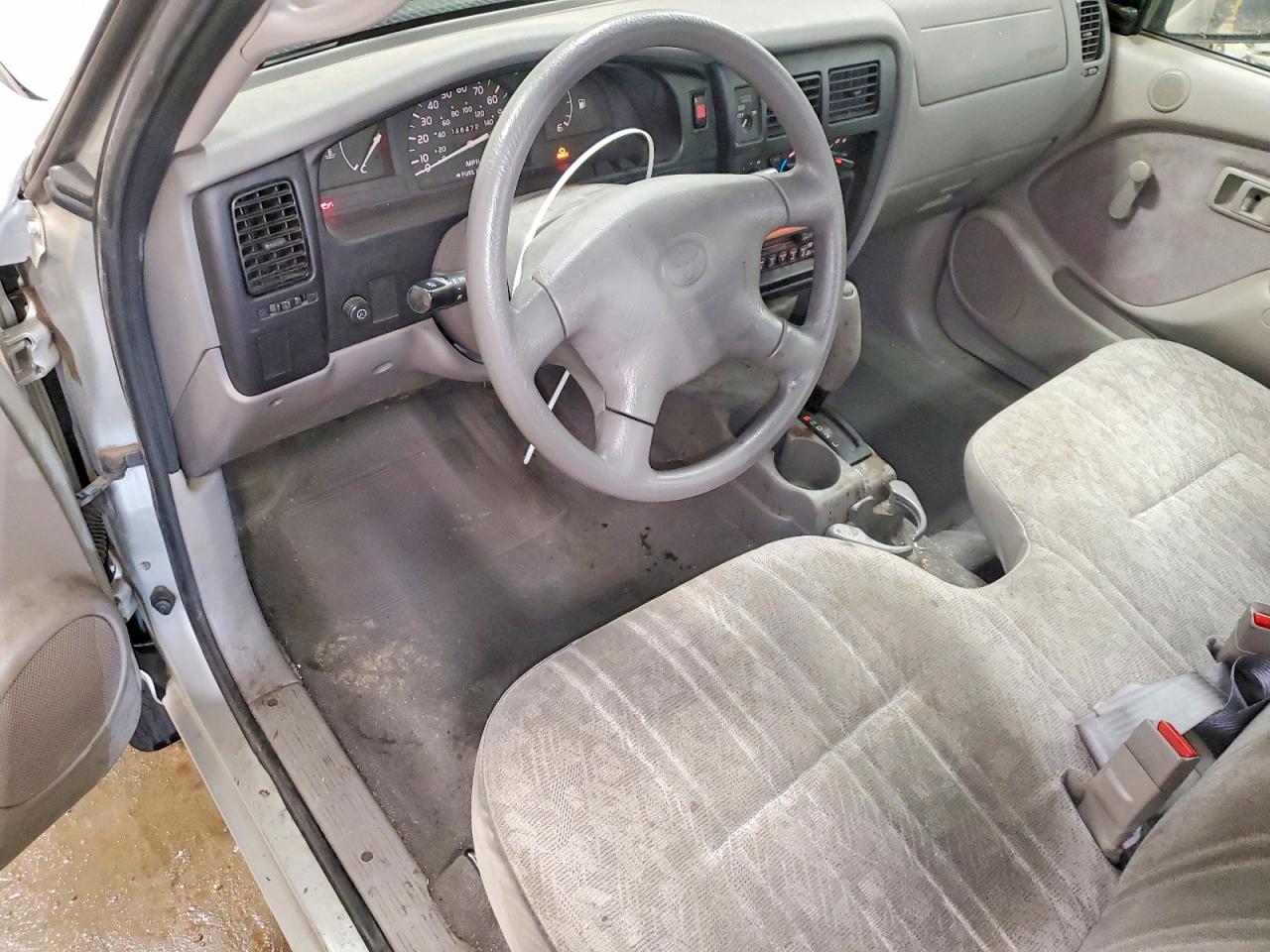2004 Toyota Tacoma Base Silver vin: 5TENL42N44Z457798