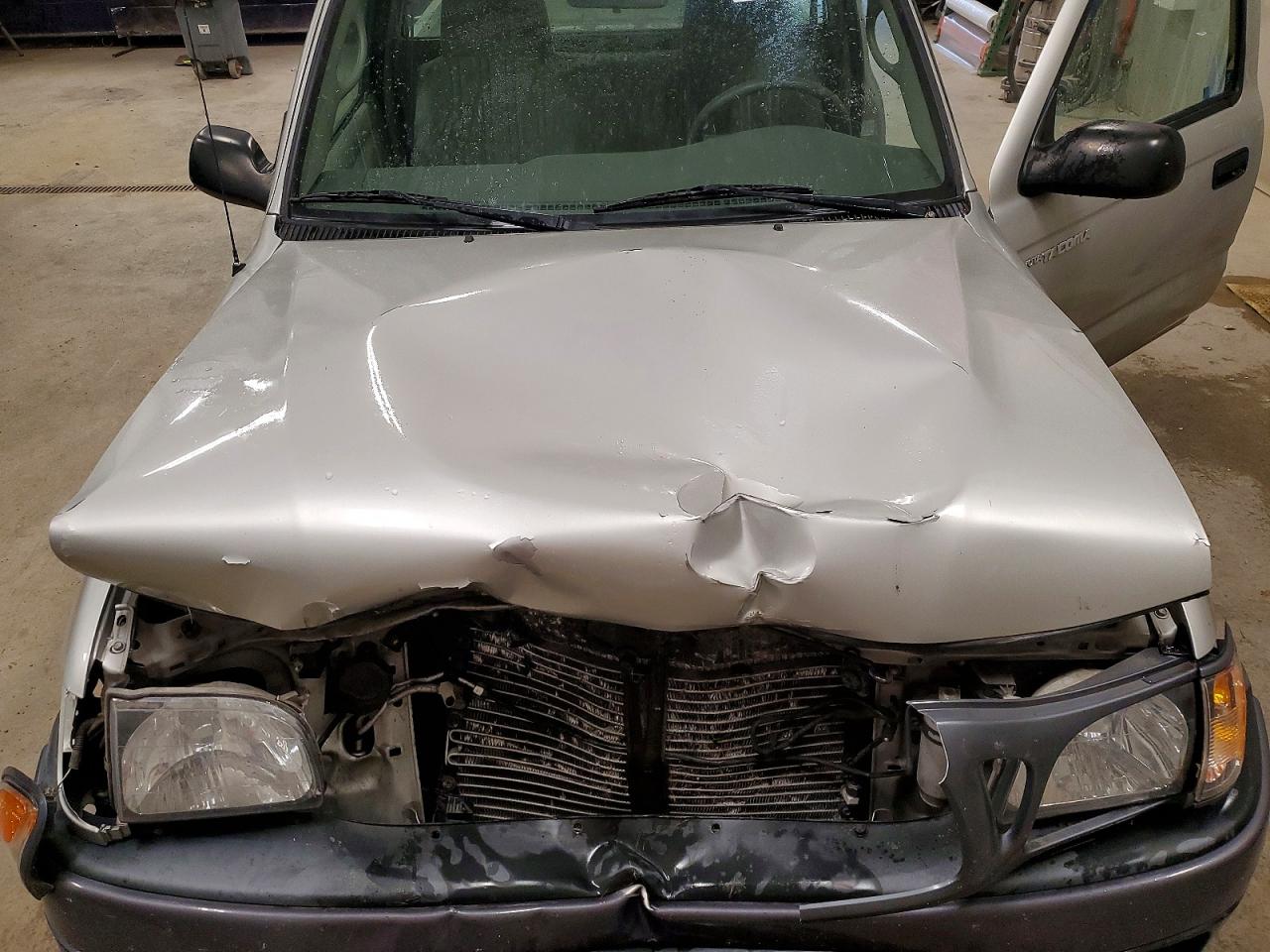 2004 Toyota Tacoma Base Silver vin: 5TENL42N44Z457798