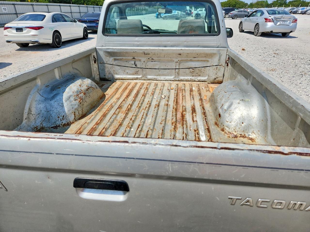 2002 Toyota Tacoma Base Silver vin: 5TENL42N52Z127634
