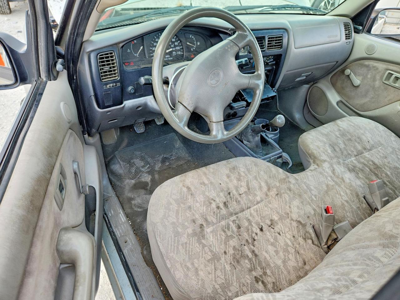 2002 Toyota Tacoma Base Silver vin: 5TENL42N52Z127634