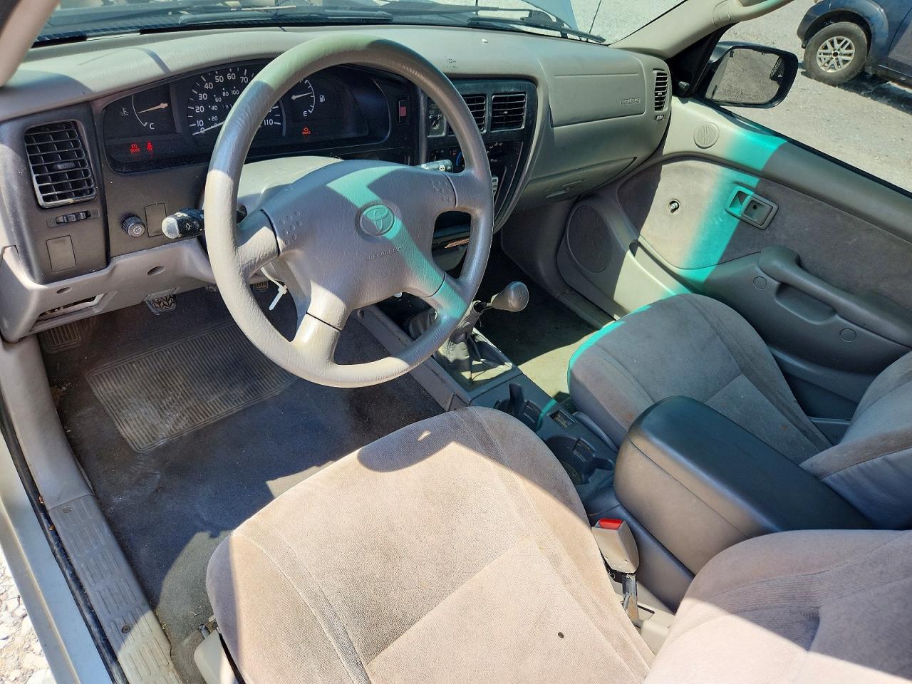 2001 Toyota Tacoma Base Silver vin: 5TENL42N61Z777815