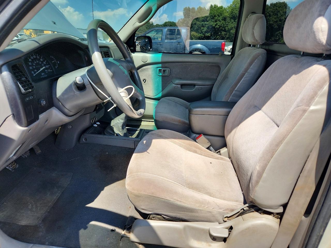 2001 Toyota Tacoma Base Silver vin: 5TENL42N61Z777815