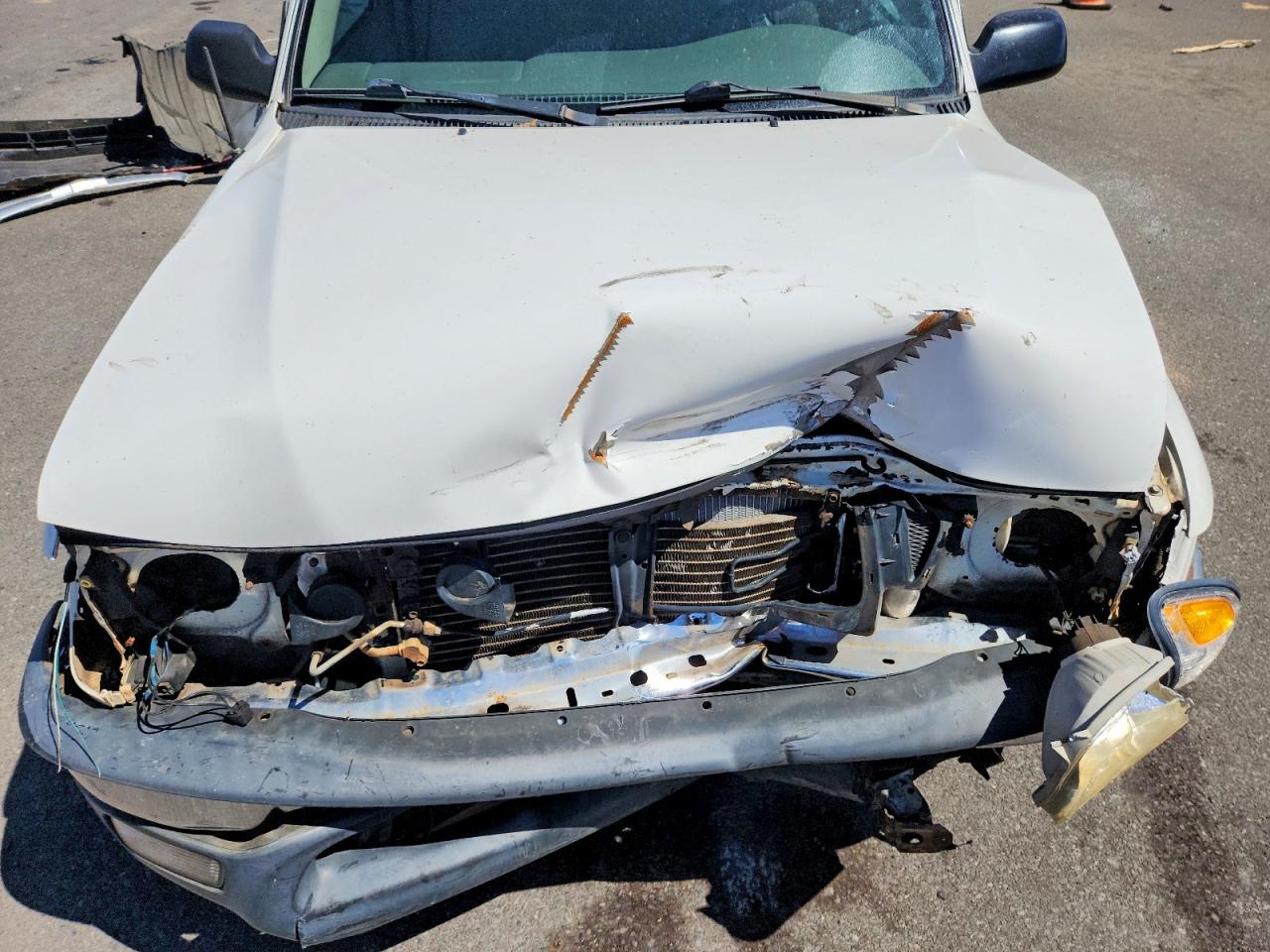 2002 Toyota Tacoma Base White vin: 5TENL42N62Z092439