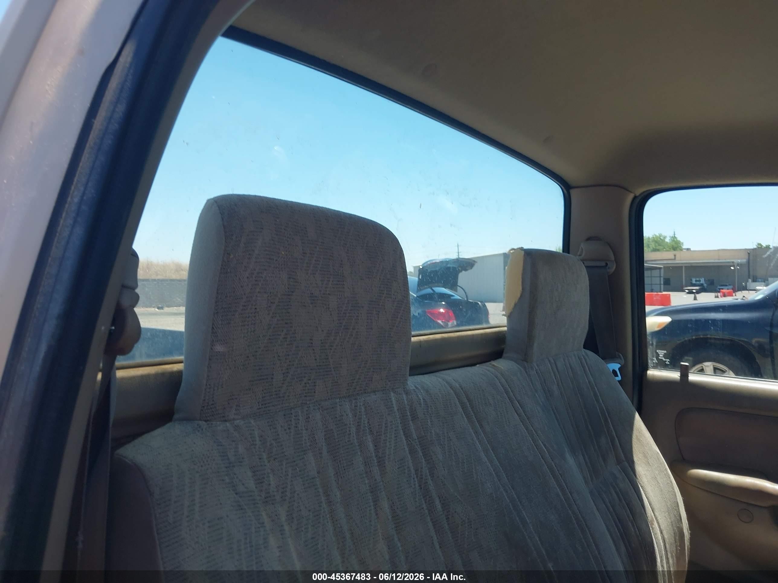 2004 Toyota Tacoma   Gold vin: 5TENL42N64Z388421