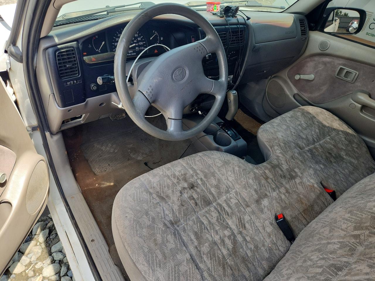 2004 Toyota Tacoma Base White vin: 5TENL42N74Z362040
