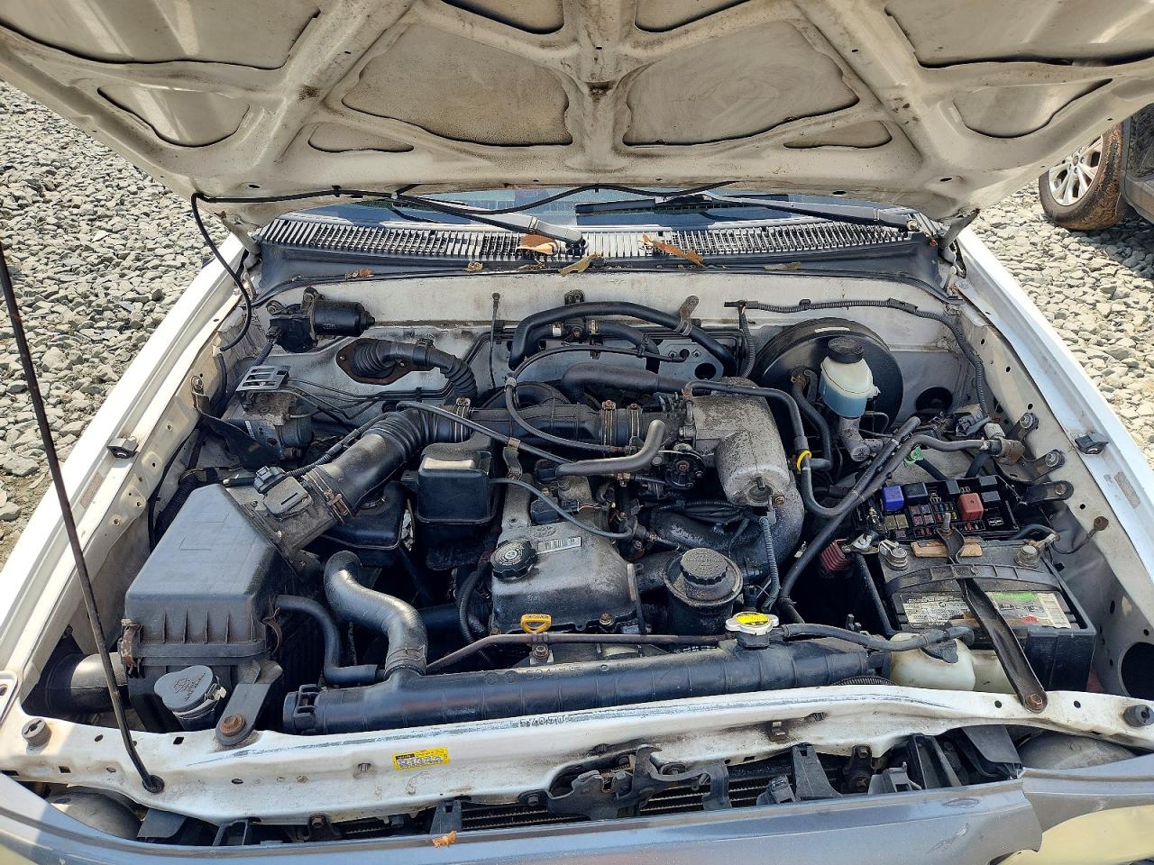 2004 Toyota Tacoma Base White vin: 5TENL42N74Z362040