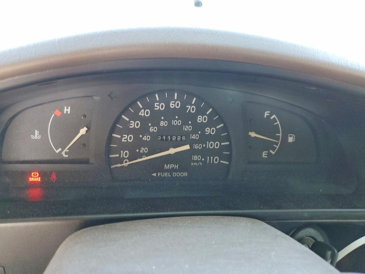 2004 Toyota Tacoma Base Beige vin: 5TENL42N84Z330083