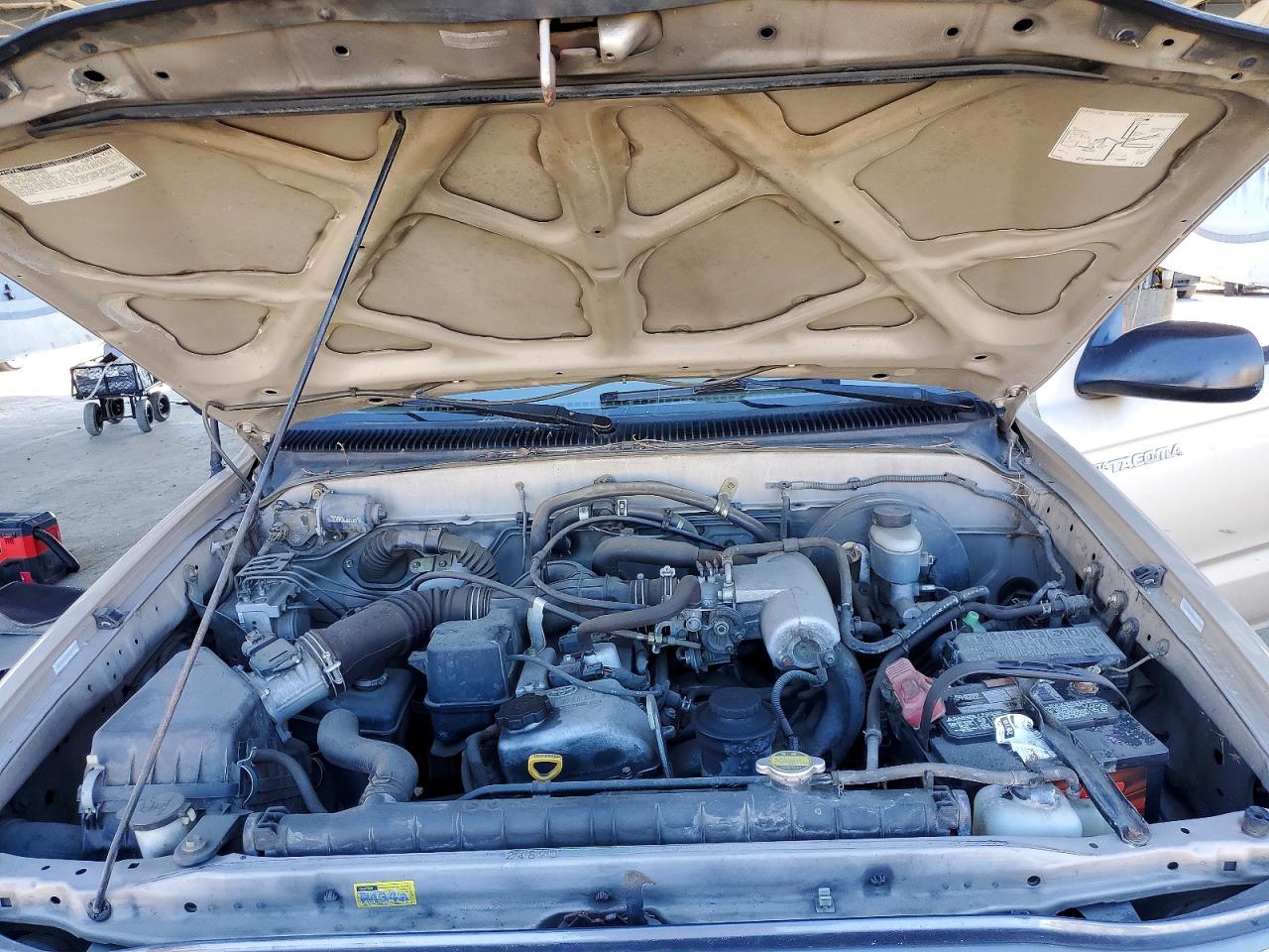 2004 Toyota Tacoma Base Beige vin: 5TENL42N84Z330083
