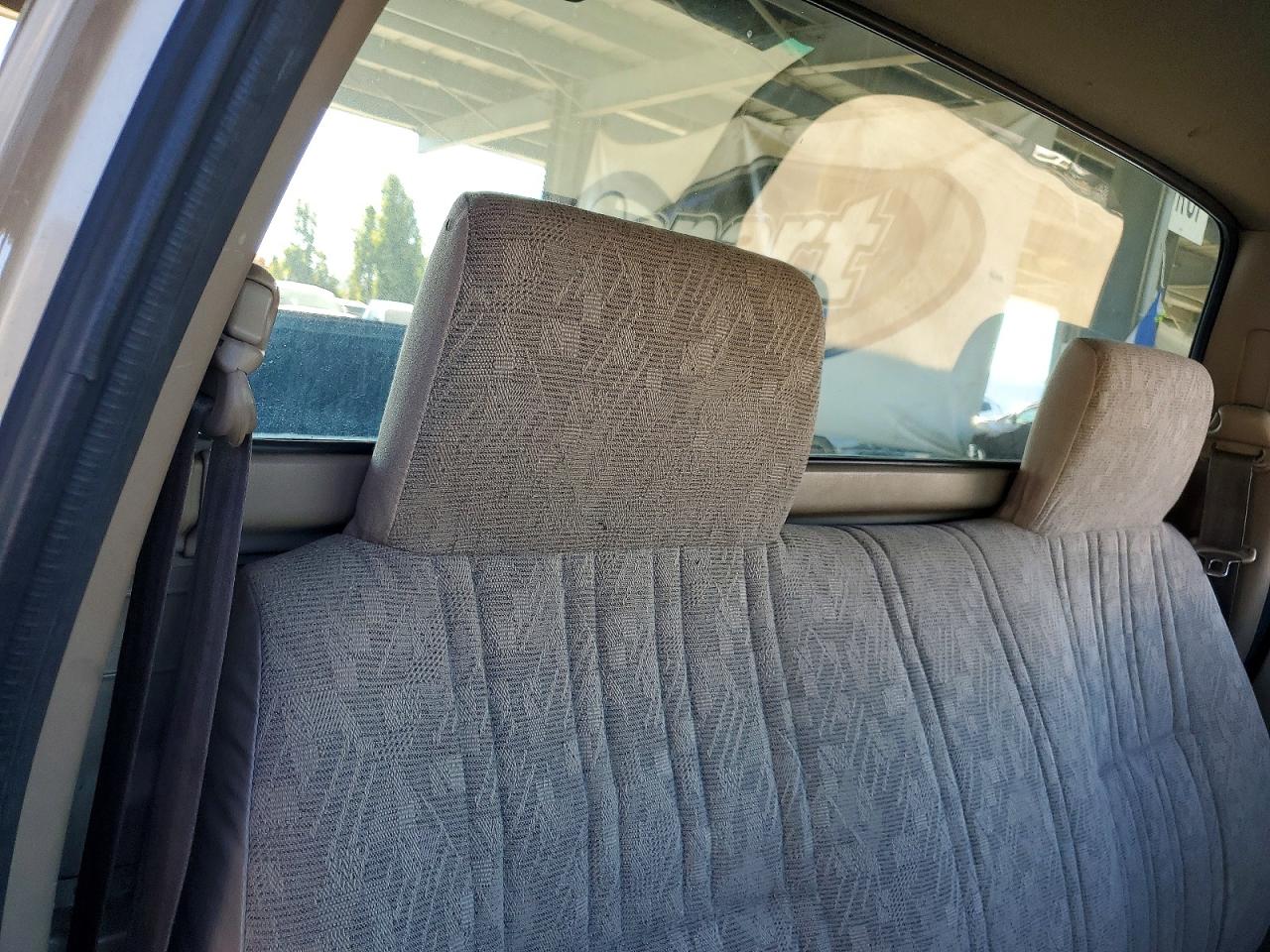 2004 Toyota Tacoma Base Beige vin: 5TENL42N84Z330083