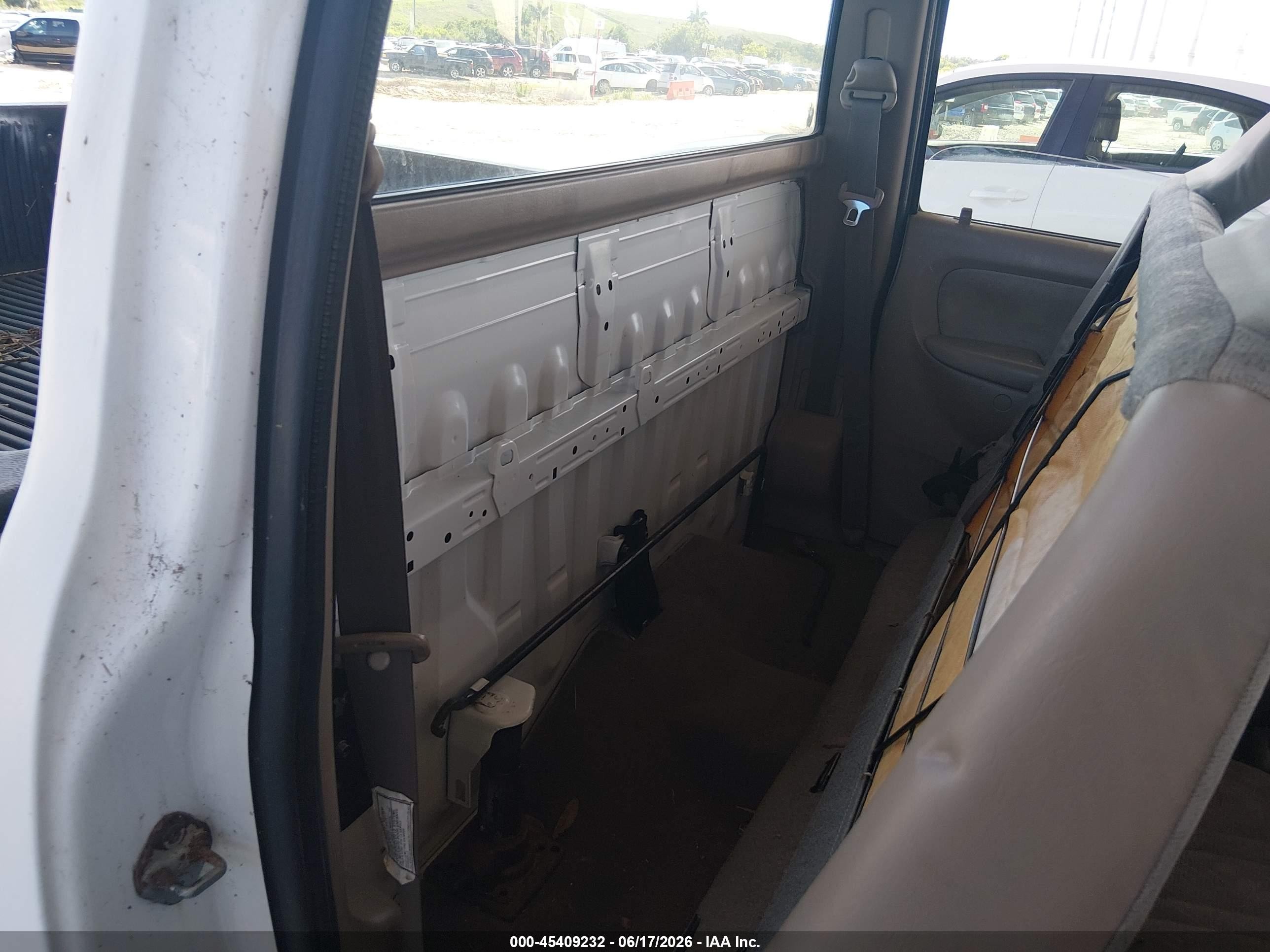 2003 Toyota Tacoma White vin: 5TENL42NX3Z266532