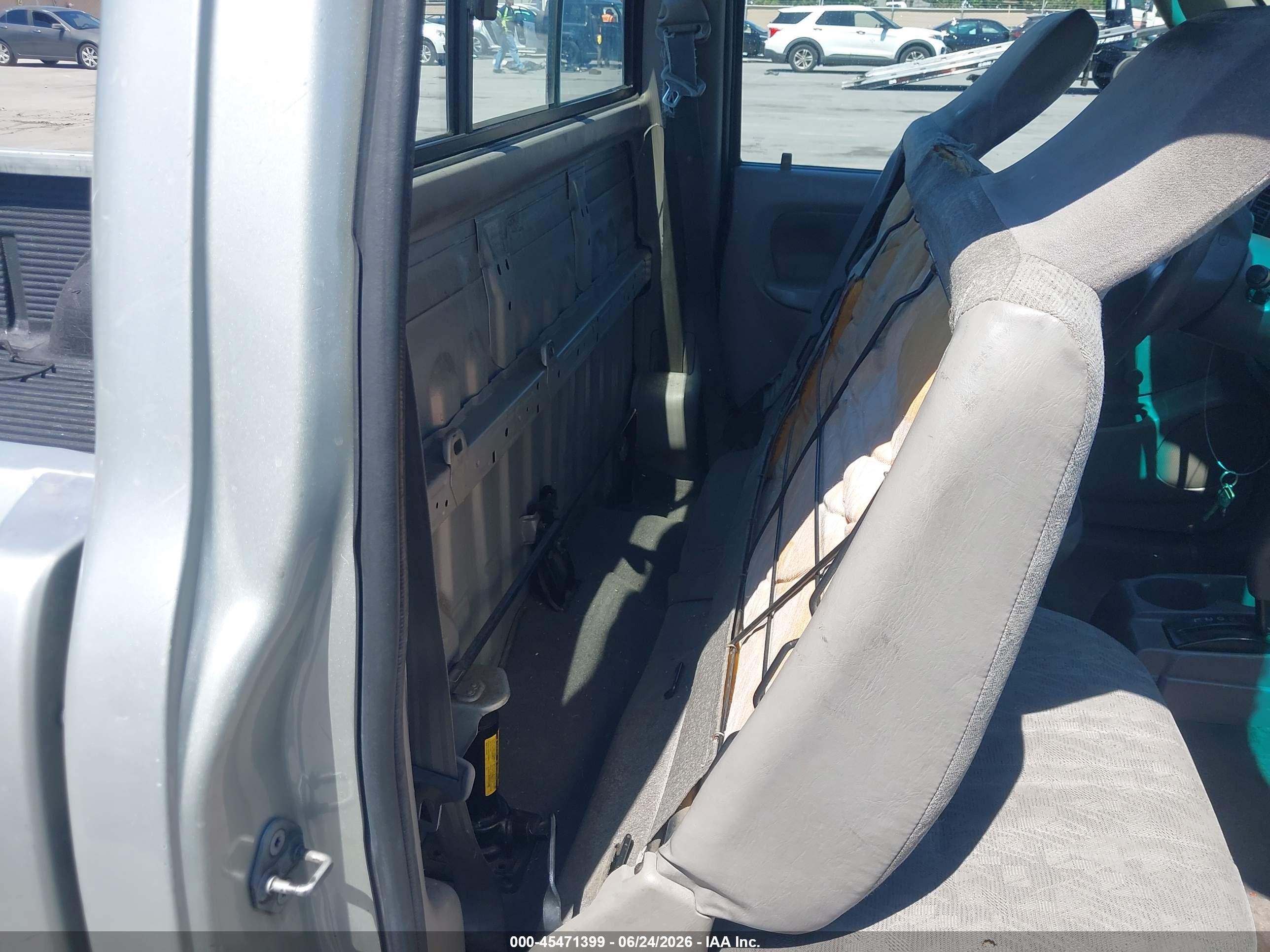 2003 Toyota Tacoma Prerunner Silver vin: 5TENM92N63Z290742