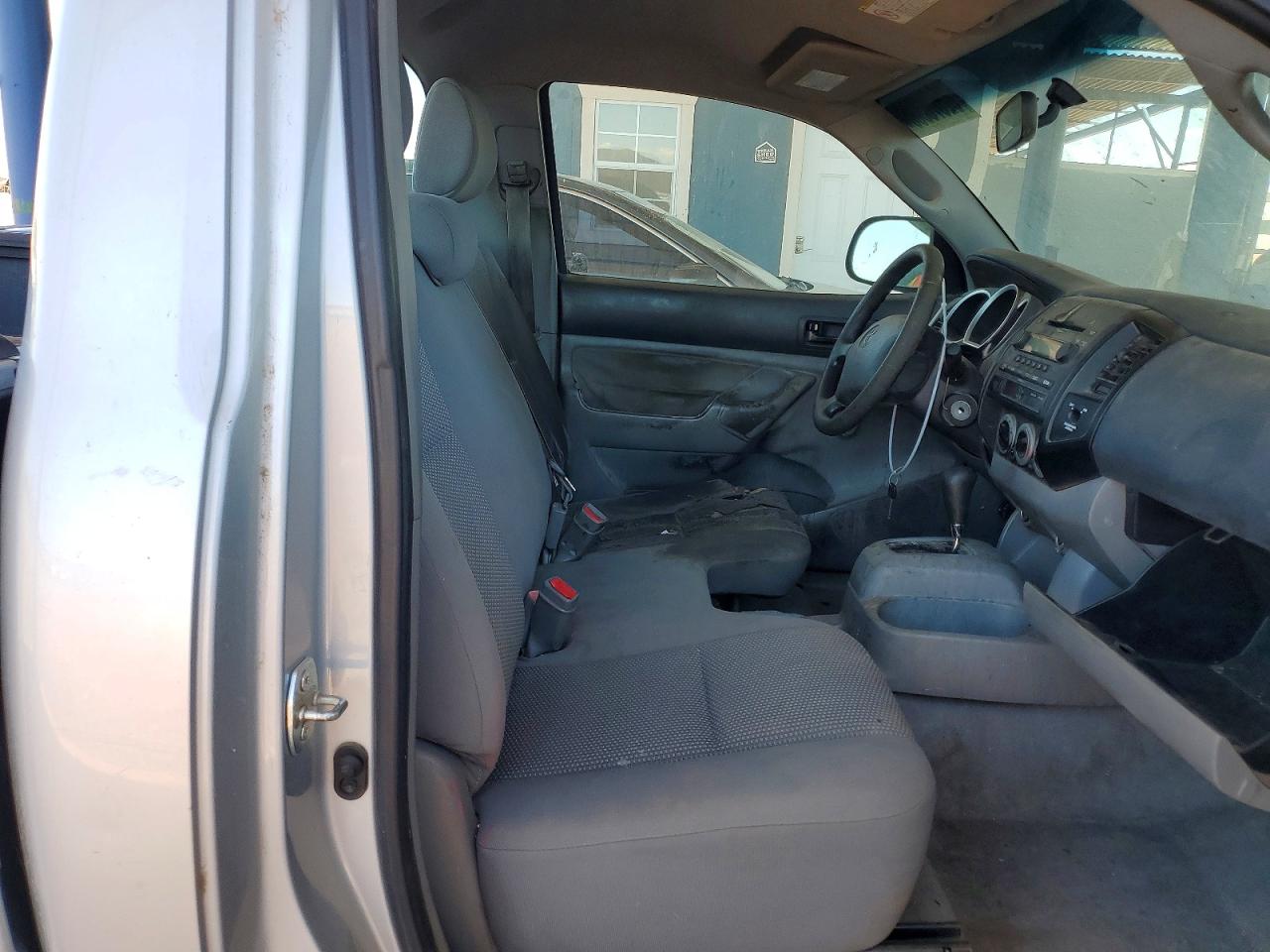 2005 Toyota Tacoma Base Silver vin: 5TENX22N05Z058414