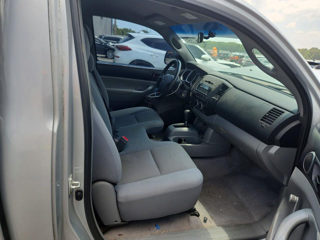 2008 Toyota Tacoma Base Серебряный vin: 5TENX22N08Z499867
