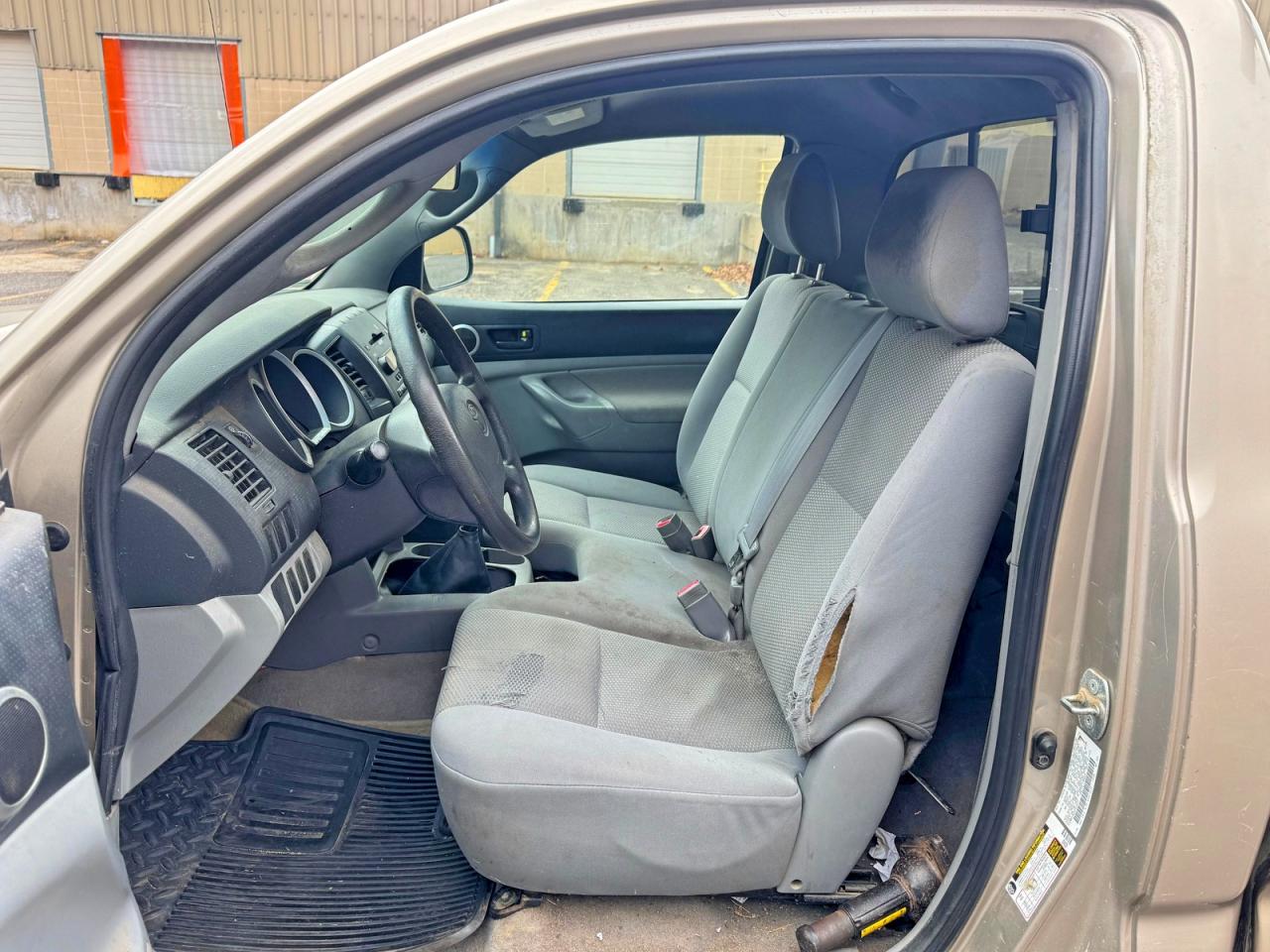 2008 Toyota Tacoma Base Золотой vin: 5TENX22N08Z512617
