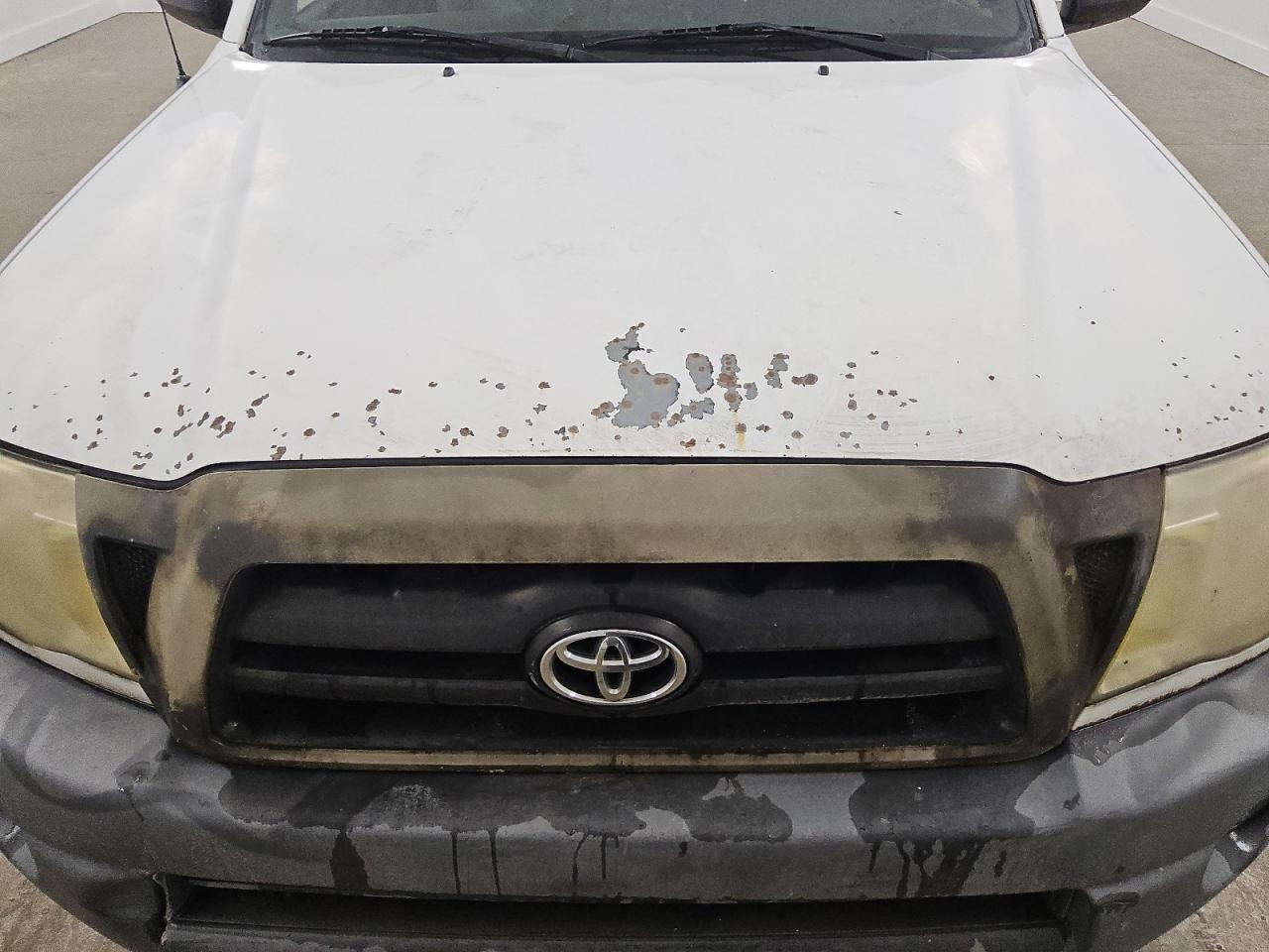 2007 Toyota Tacoma Base White vin: 5TENX22N17Z378263 Damage: Hood, Peeling, > 12 Inches
