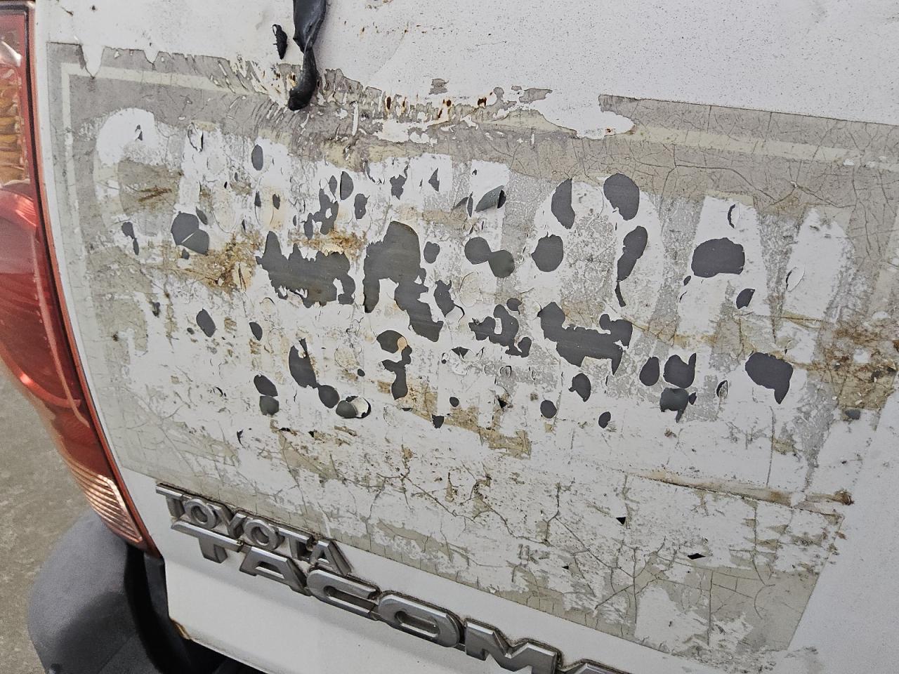 2007 Toyota Tacoma Base White vin: 5TENX22N17Z378263 Damage: Tailgate, Peeling, > 12 Inches