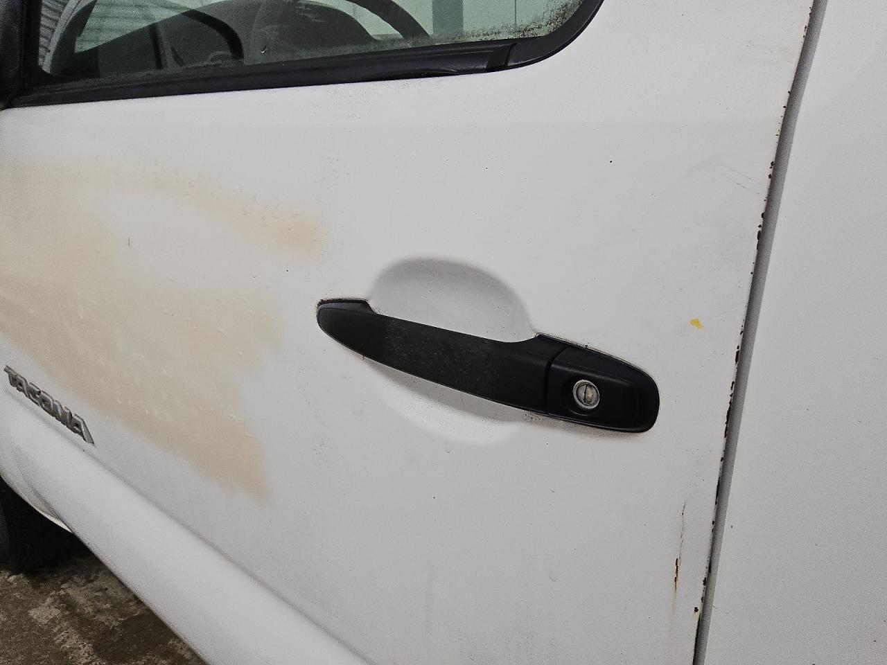 2007 Toyota Tacoma Base White vin: 5TENX22N17Z378263 Damage: Left Front Door, Chipped, 10 Or More