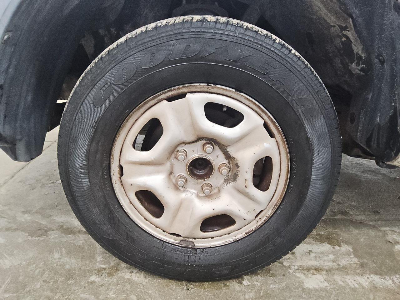 2007 Toyota Tacoma Base White vin: 5TENX22N17Z378263 Damage: Left Front Wheel, Curb Rash, > 12 Inches
