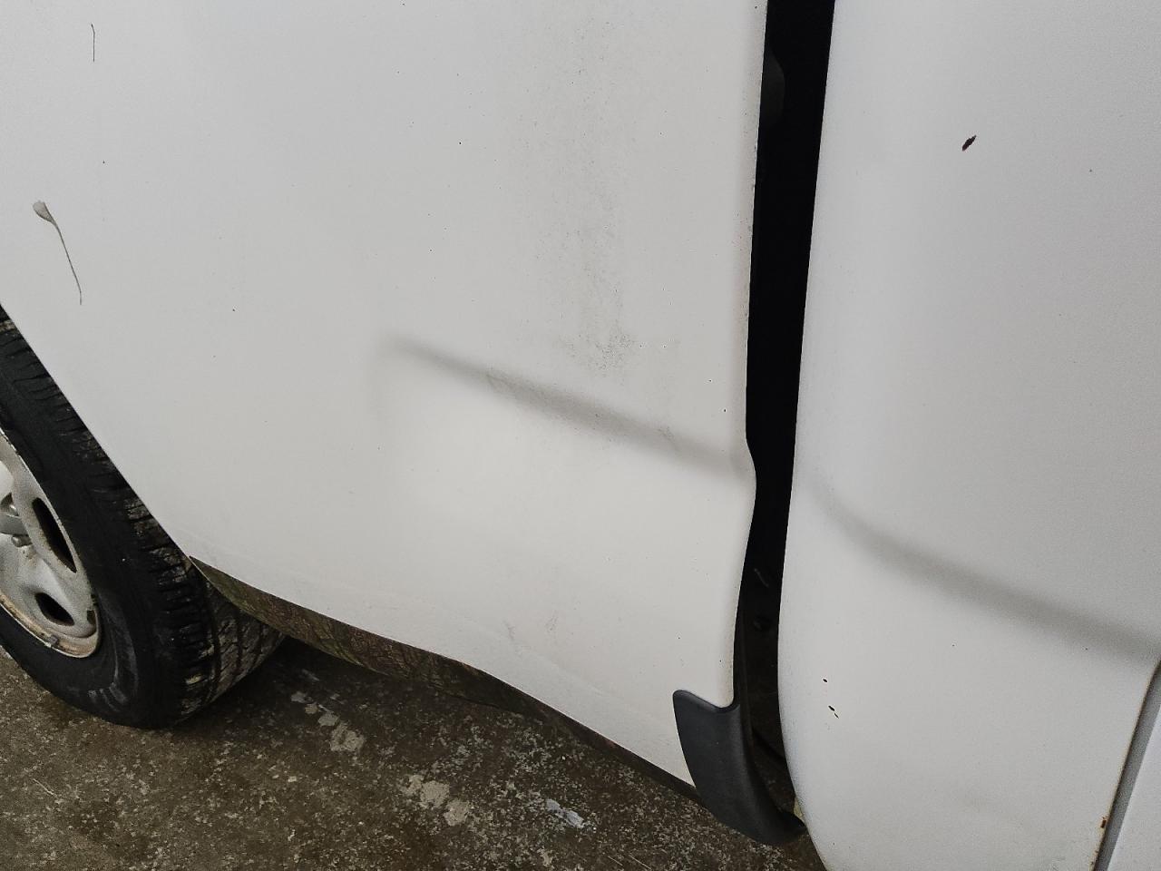 2007 Toyota Tacoma Base White vin: 5TENX22N17Z378263 Damage: Right Cab Side, Chipped, 3