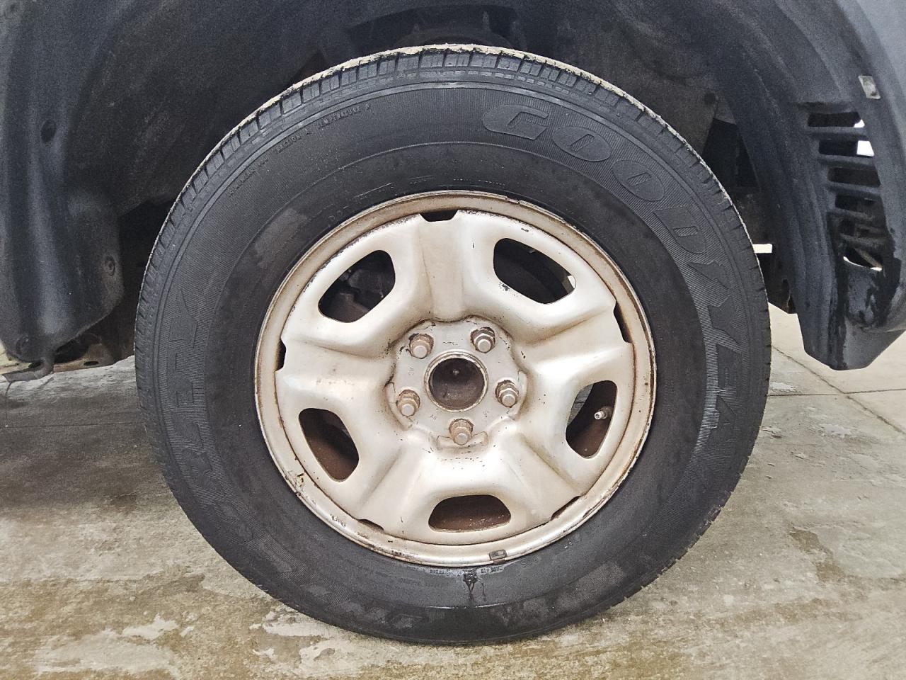 2007 Toyota Tacoma Base White vin: 5TENX22N17Z378263 Damage: Right Front Wheel, Curb Rash, 6 To 7 Inches