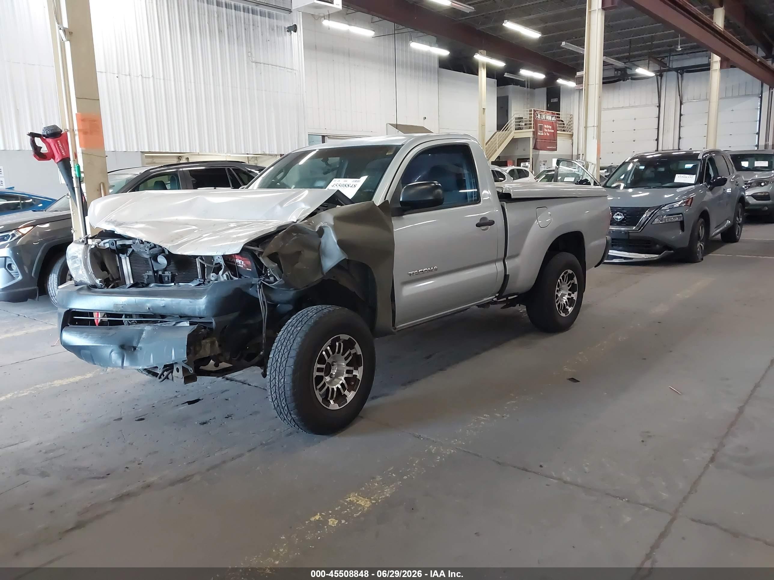2008 Toyota Tacoma   Silver vin: 5TENX22N18Z493544