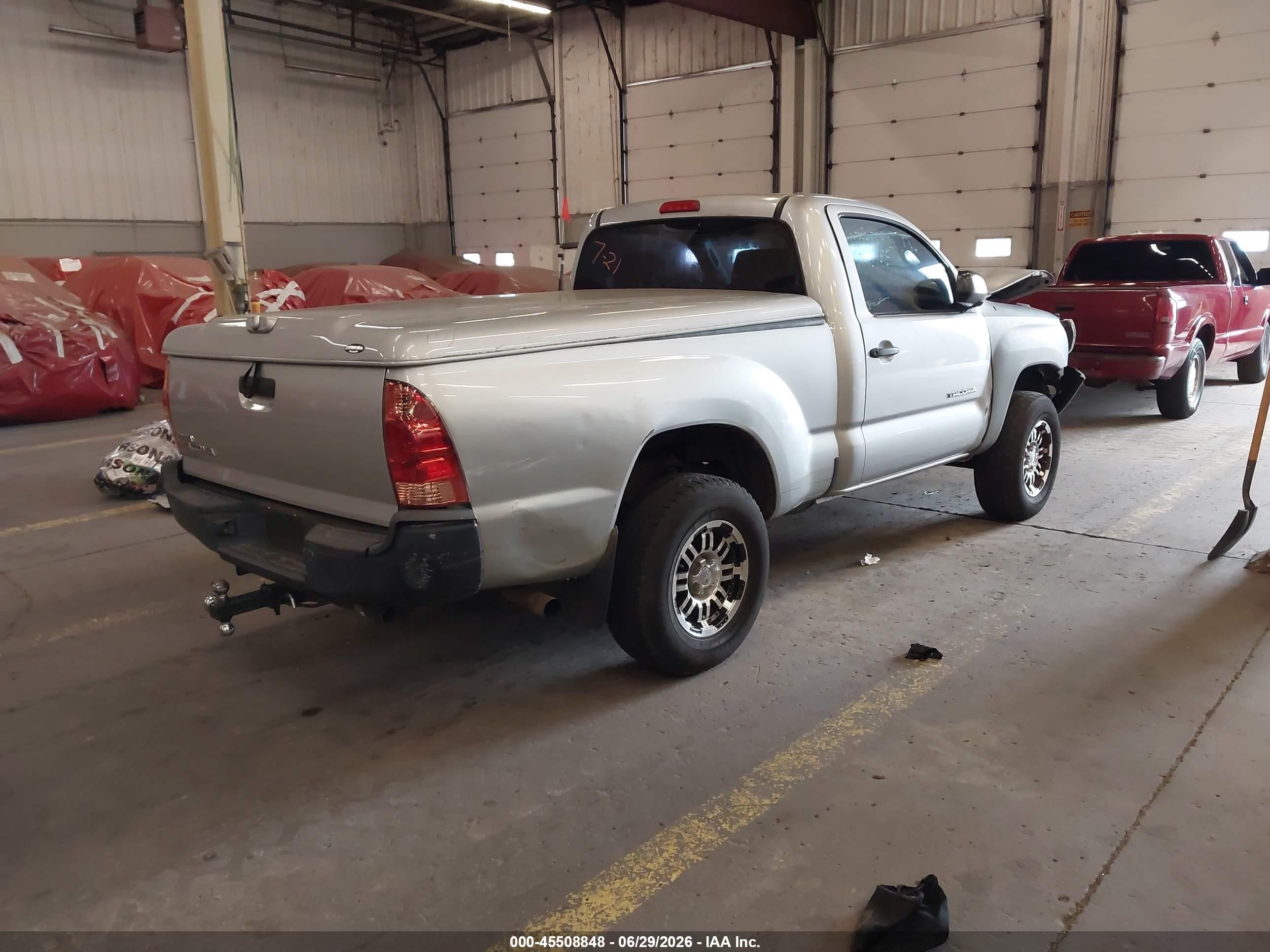 2008 Toyota Tacoma   Silver vin: 5TENX22N18Z493544