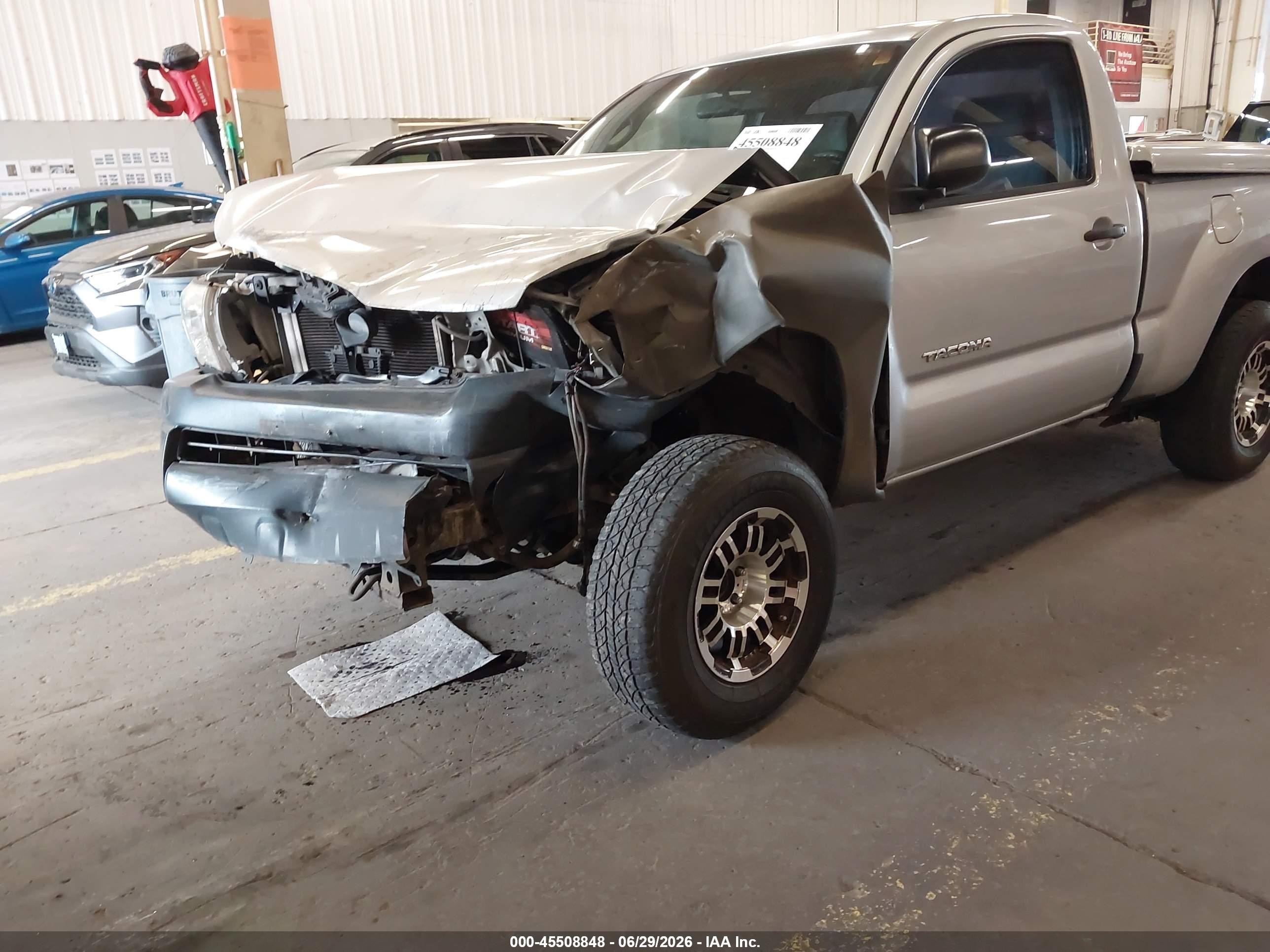 2008 Toyota Tacoma   Silver vin: 5TENX22N18Z493544