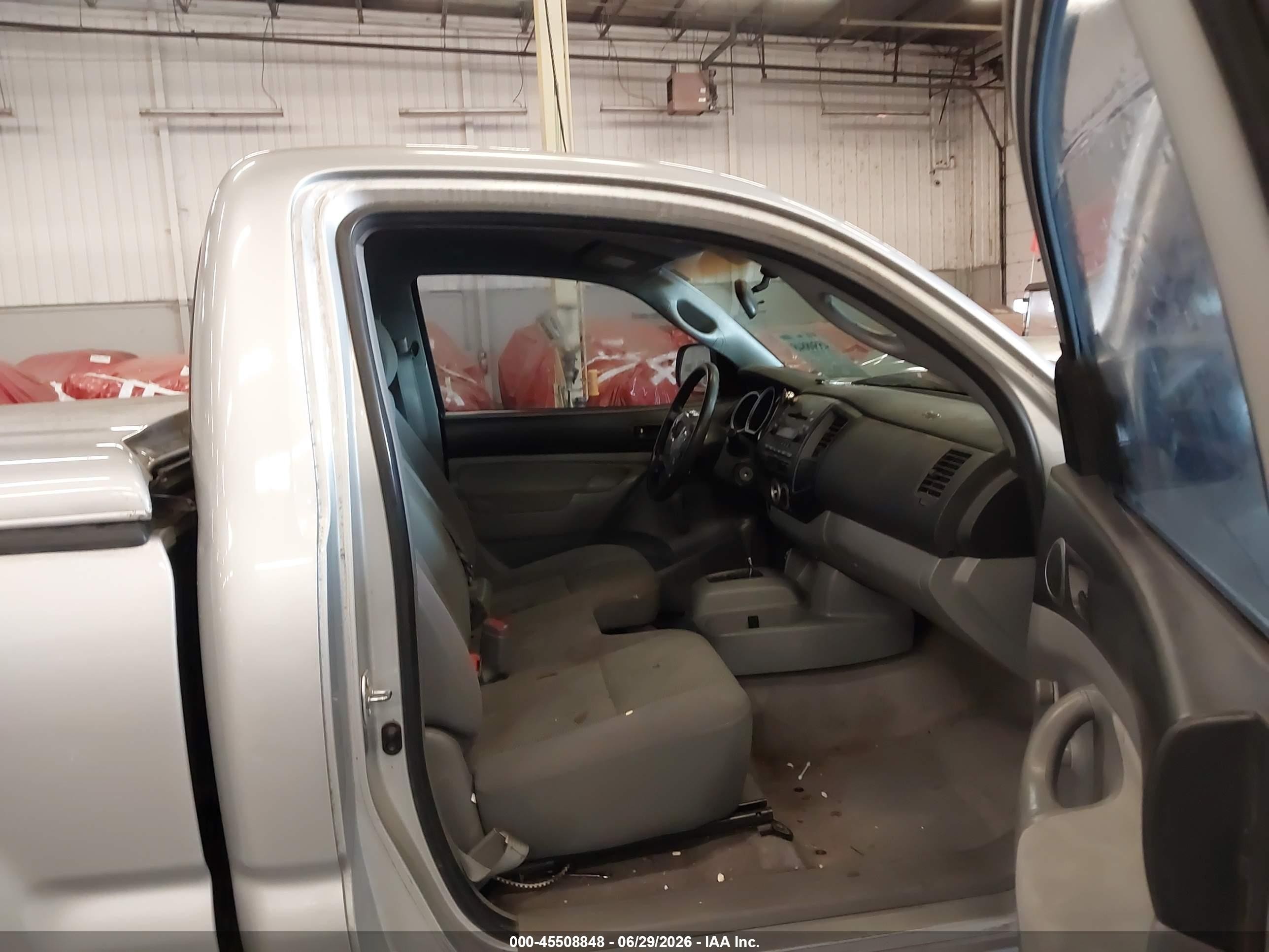 2008 Toyota Tacoma   Silver vin: 5TENX22N18Z493544