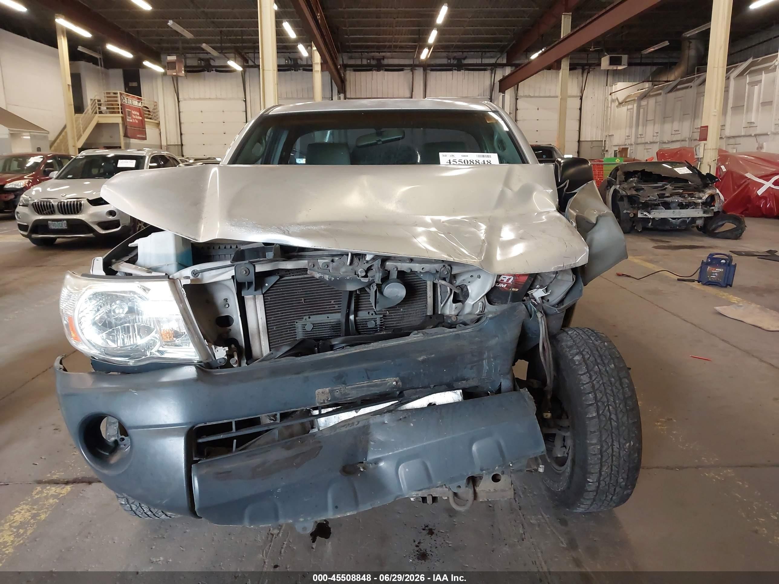 2008 Toyota Tacoma   Silver vin: 5TENX22N18Z493544