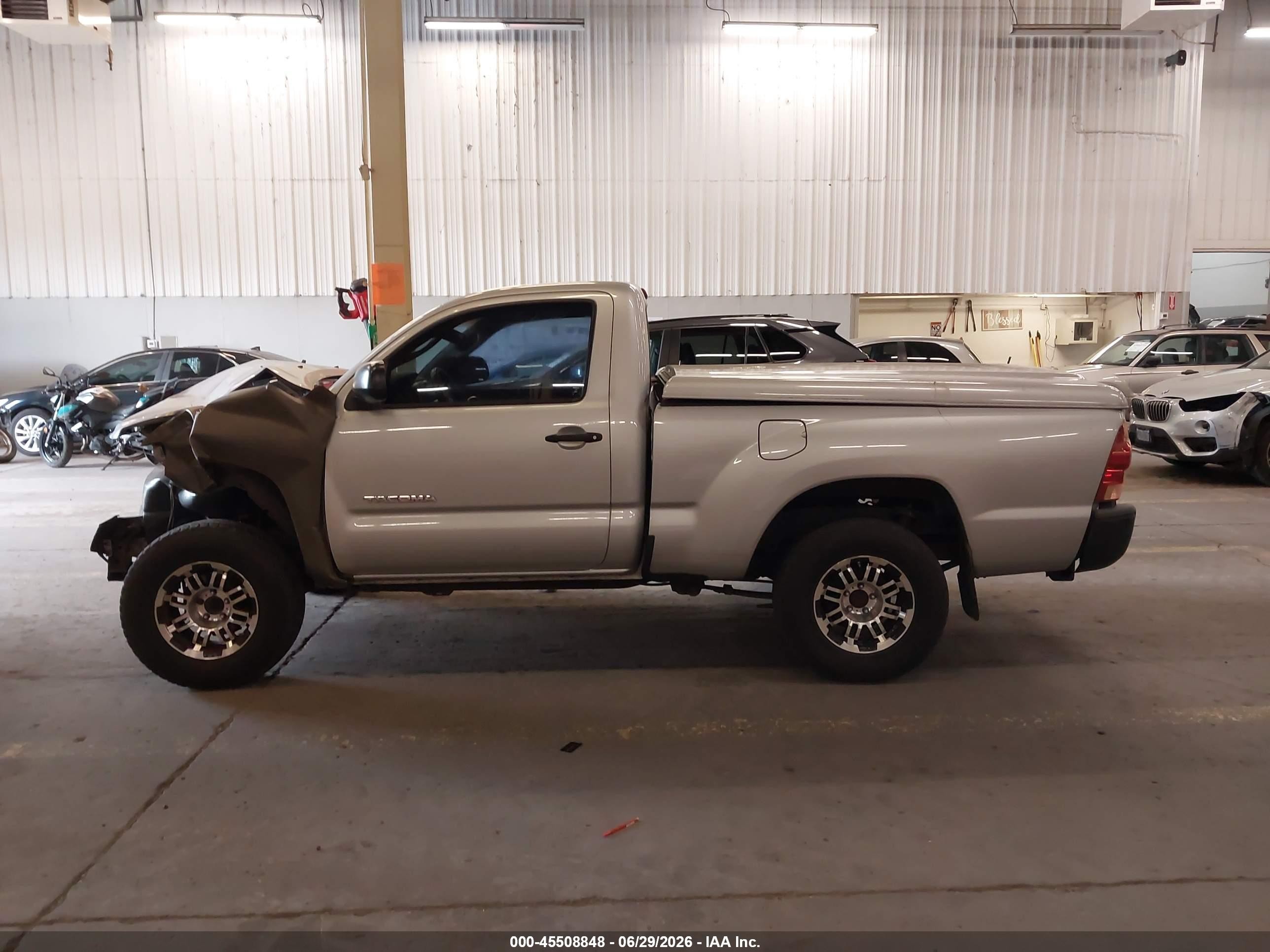 2008 Toyota Tacoma   Silver vin: 5TENX22N18Z493544