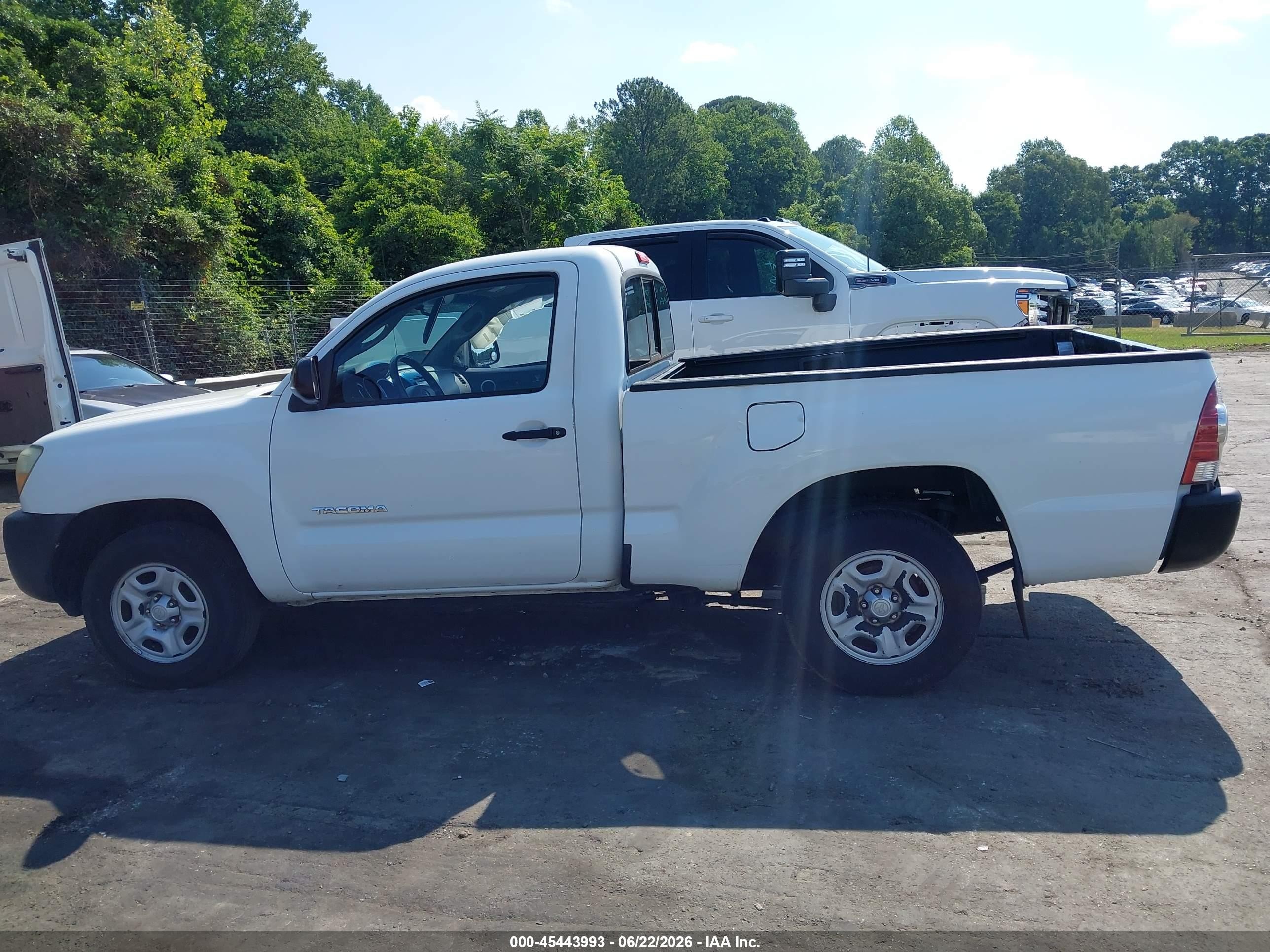2009 Toyota Tacoma   White vin: 5TENX22N19Z630659