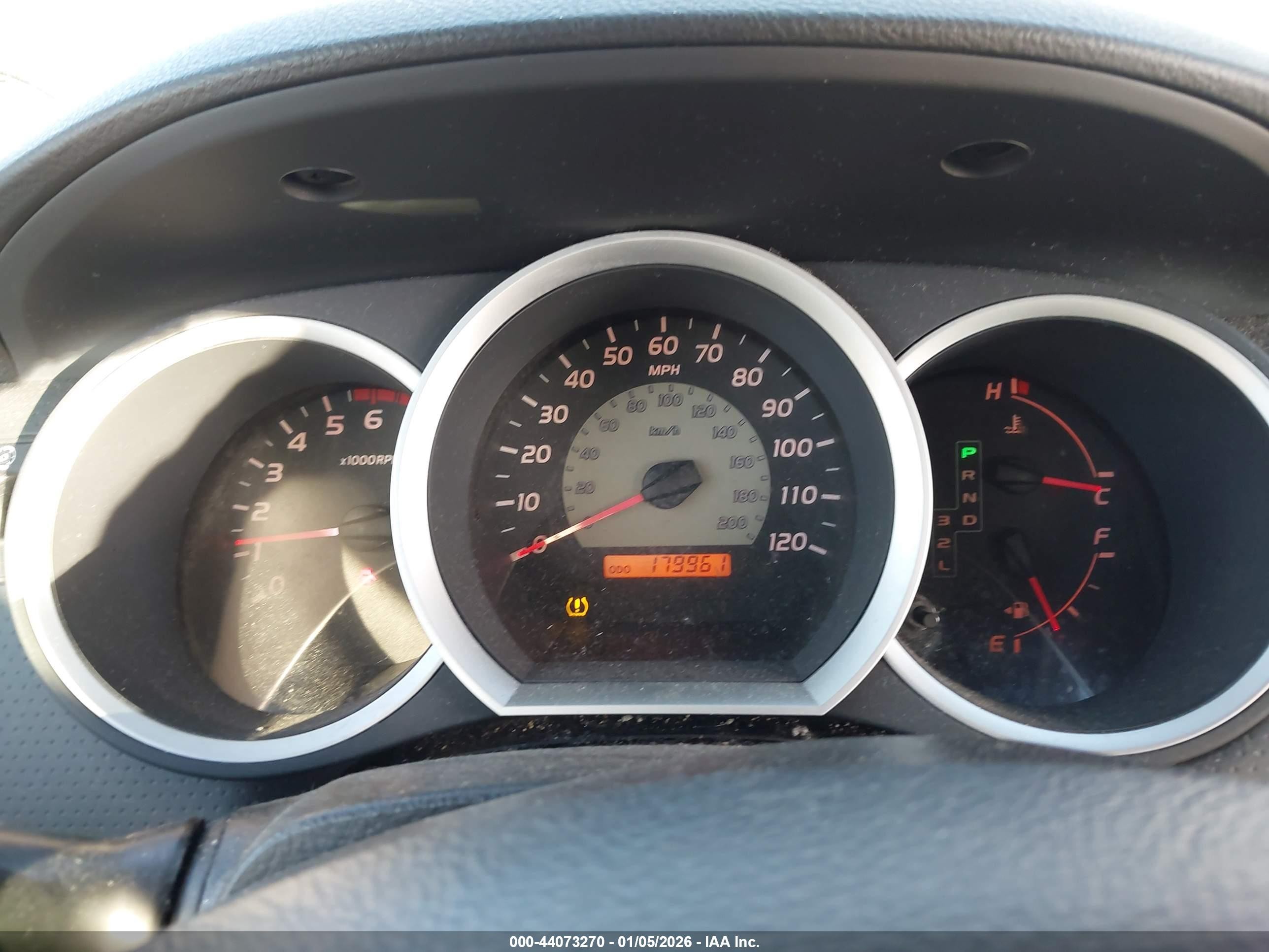 2009 Toyota Tacoma   White vin: 5TENX22N19Z670577