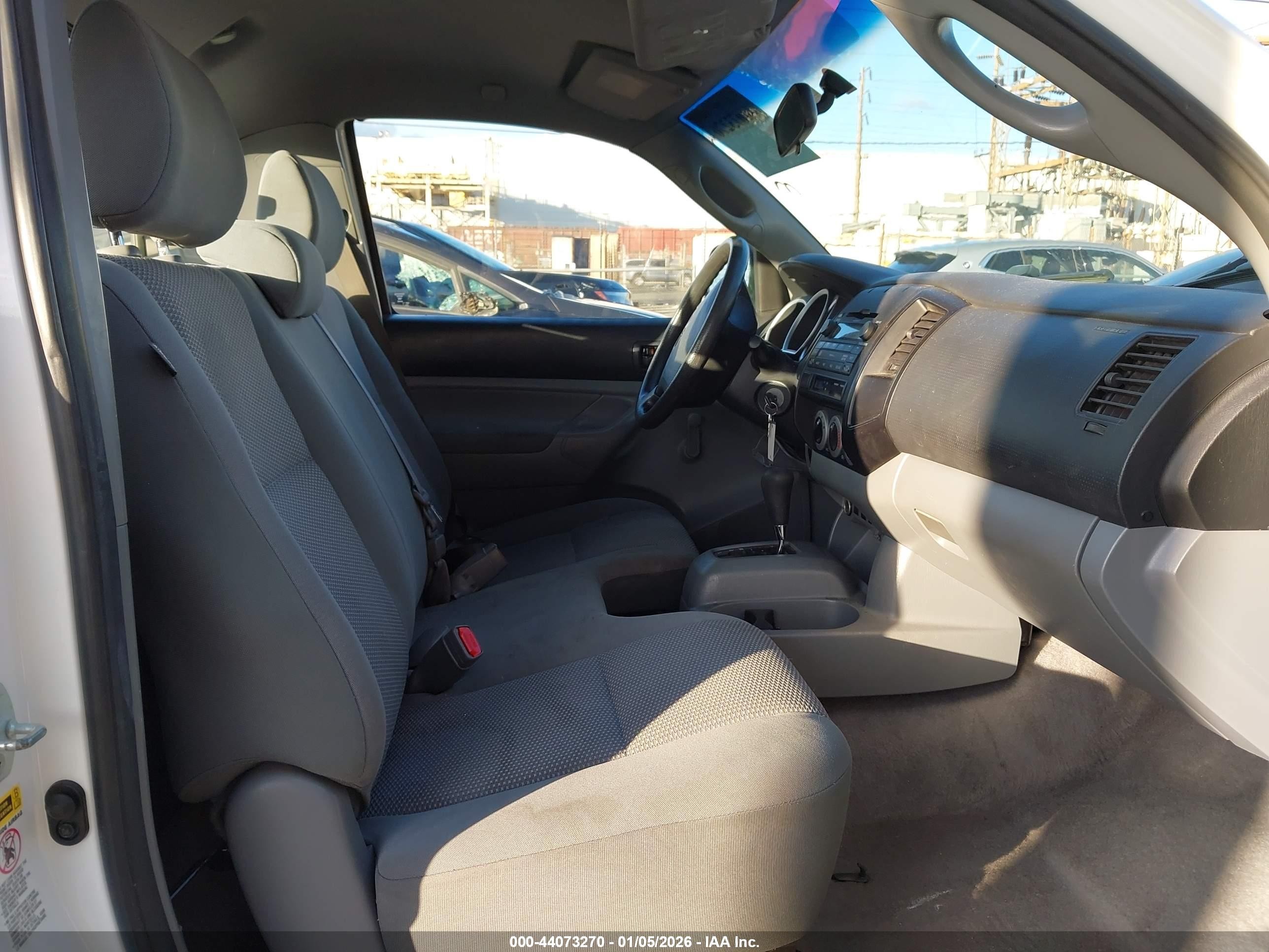 2009 Toyota Tacoma   White vin: 5TENX22N19Z670577