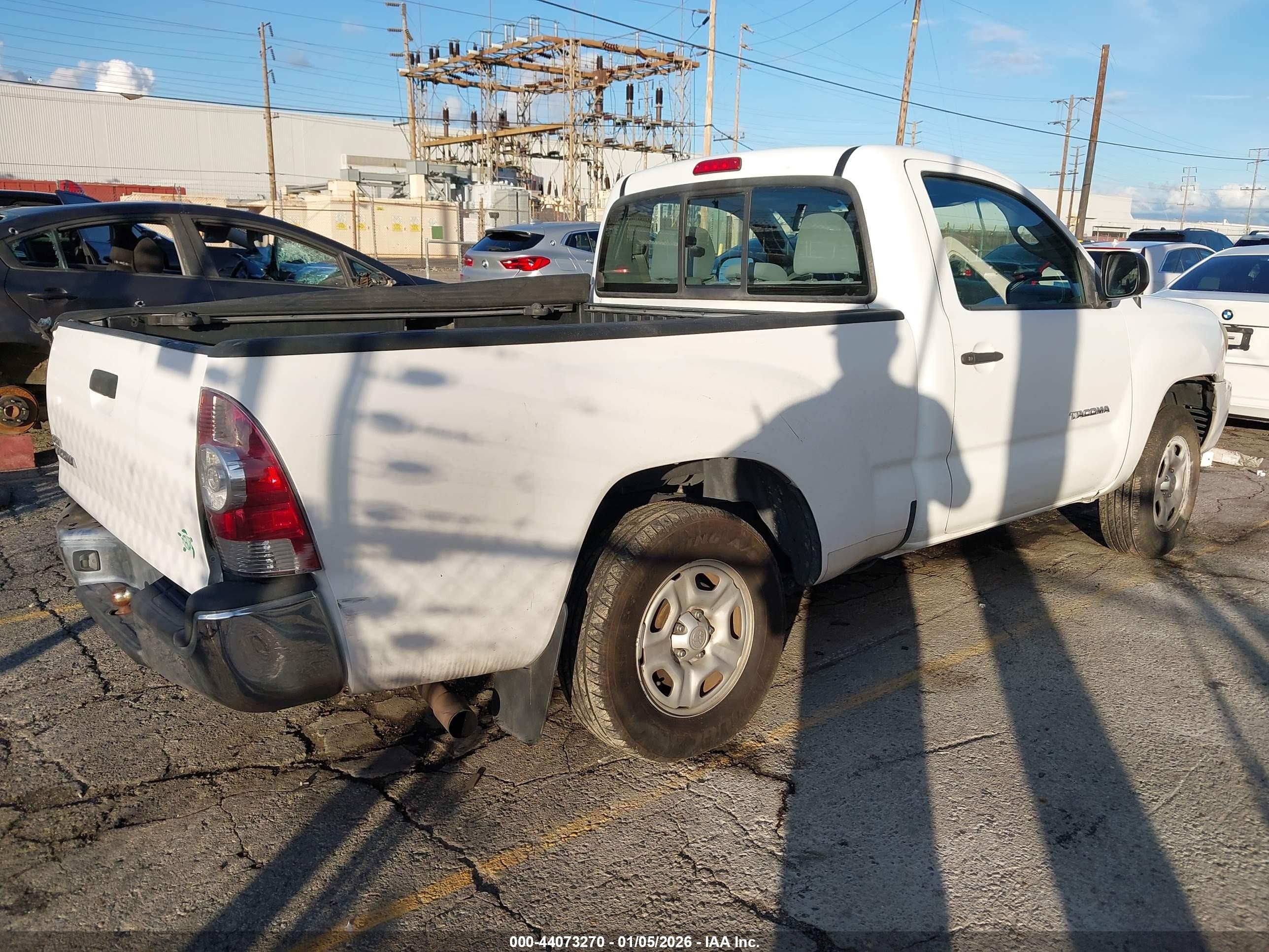 2009 Toyota Tacoma   White vin: 5TENX22N19Z670577