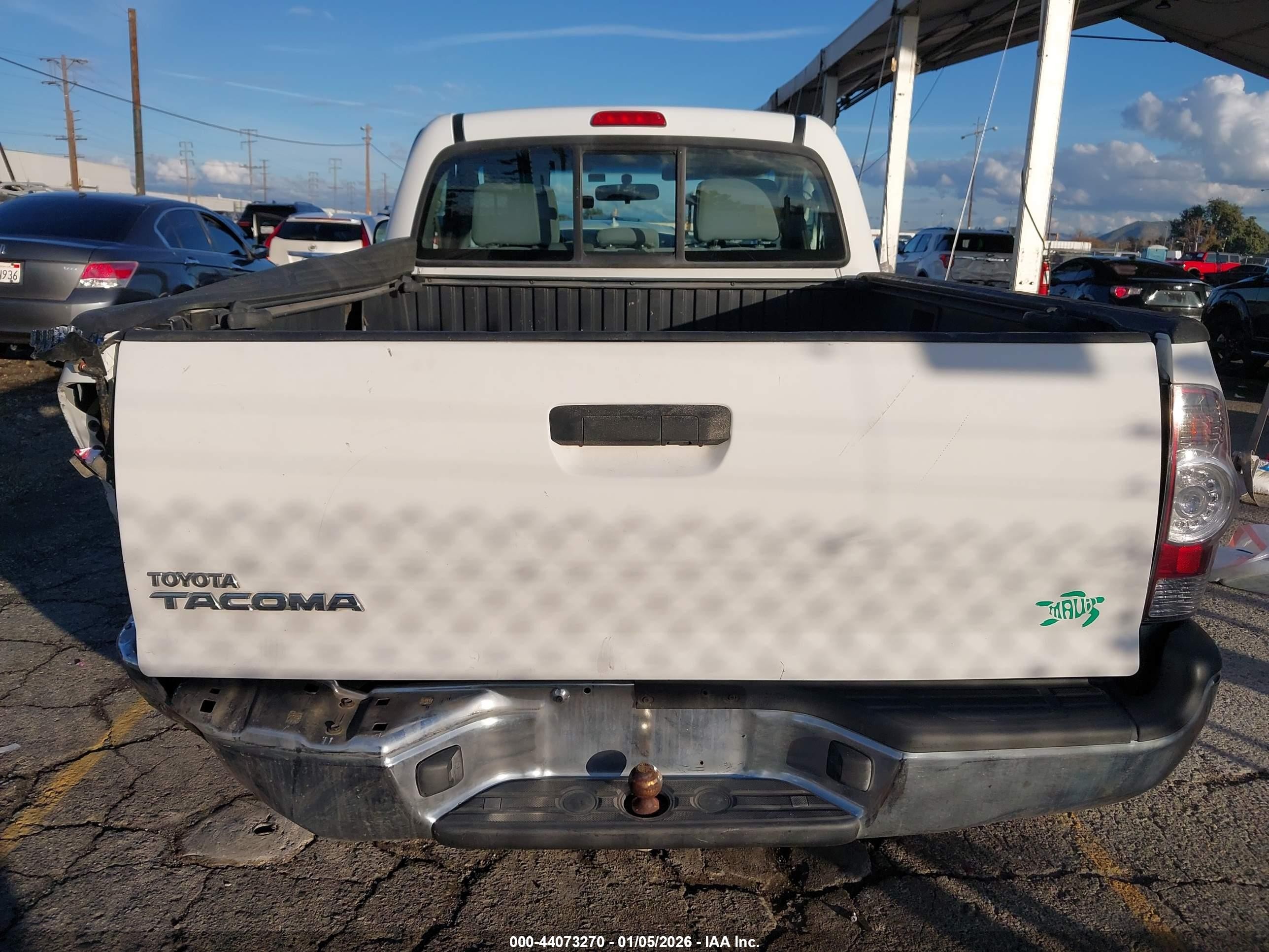 2009 Toyota Tacoma   White vin: 5TENX22N19Z670577