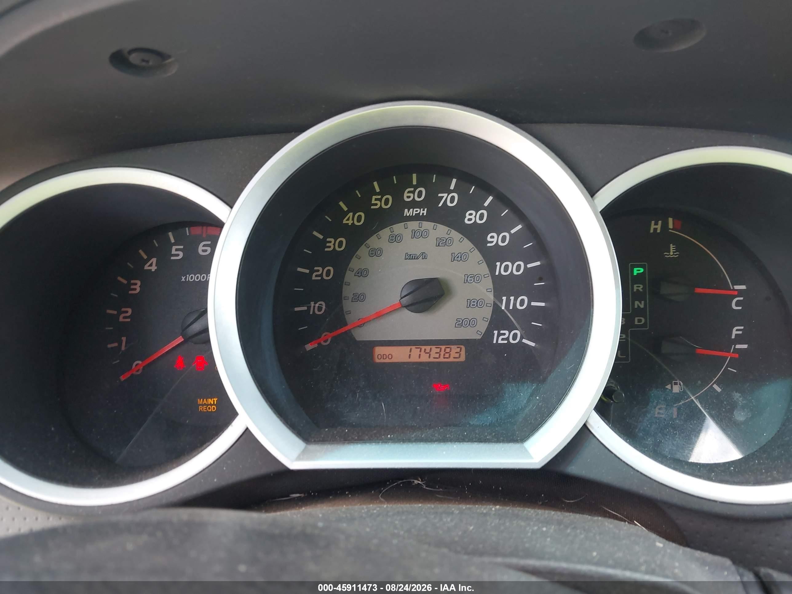 2005 Toyota Tacoma   White vin: 5TENX22N25Z002703