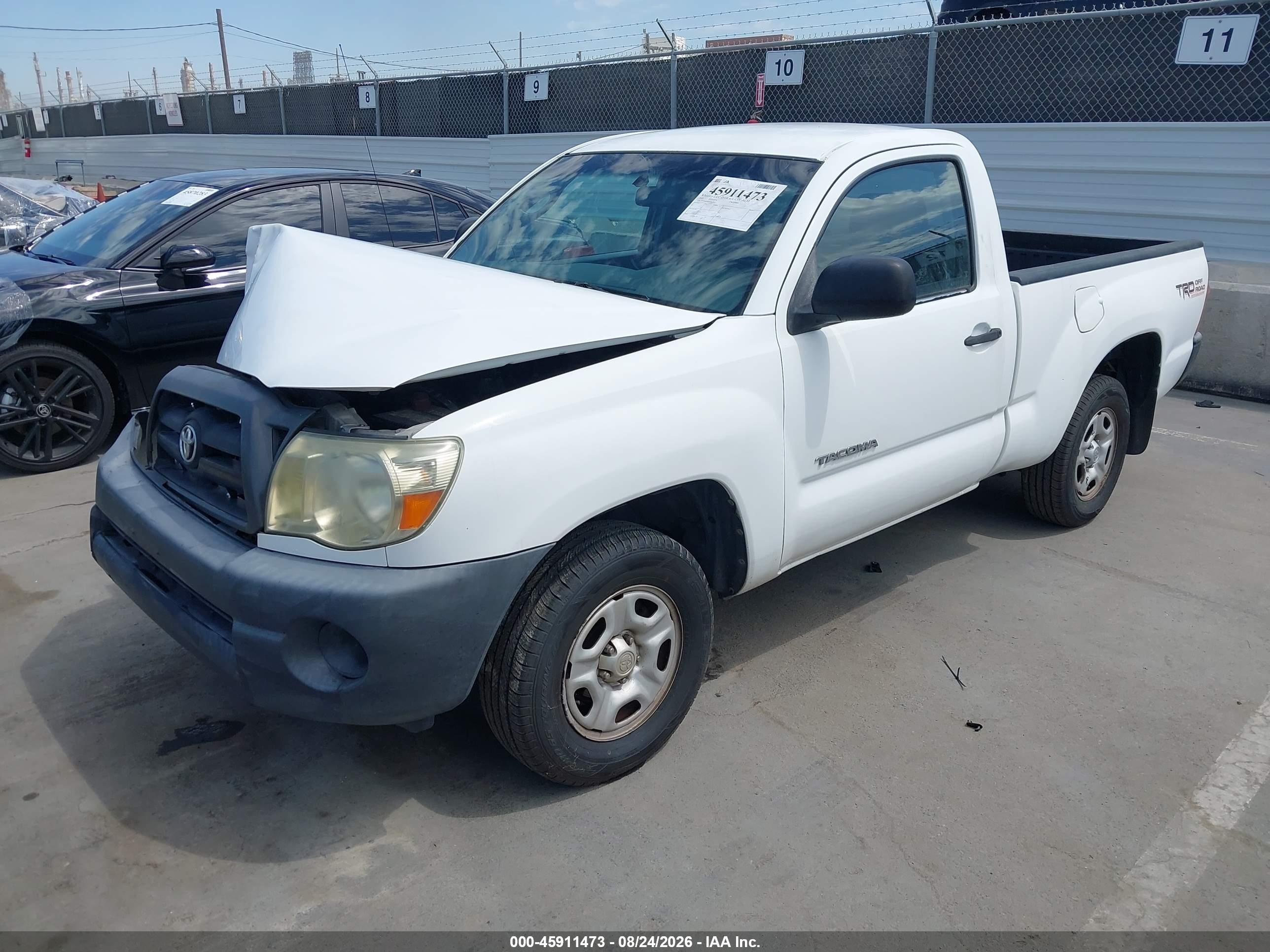 2005 Toyota Tacoma   White vin: 5TENX22N25Z002703