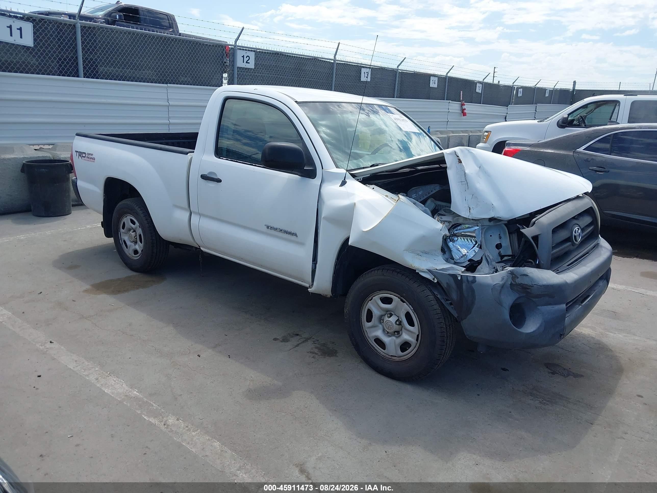 2005 Toyota Tacoma   White vin: 5TENX22N25Z002703