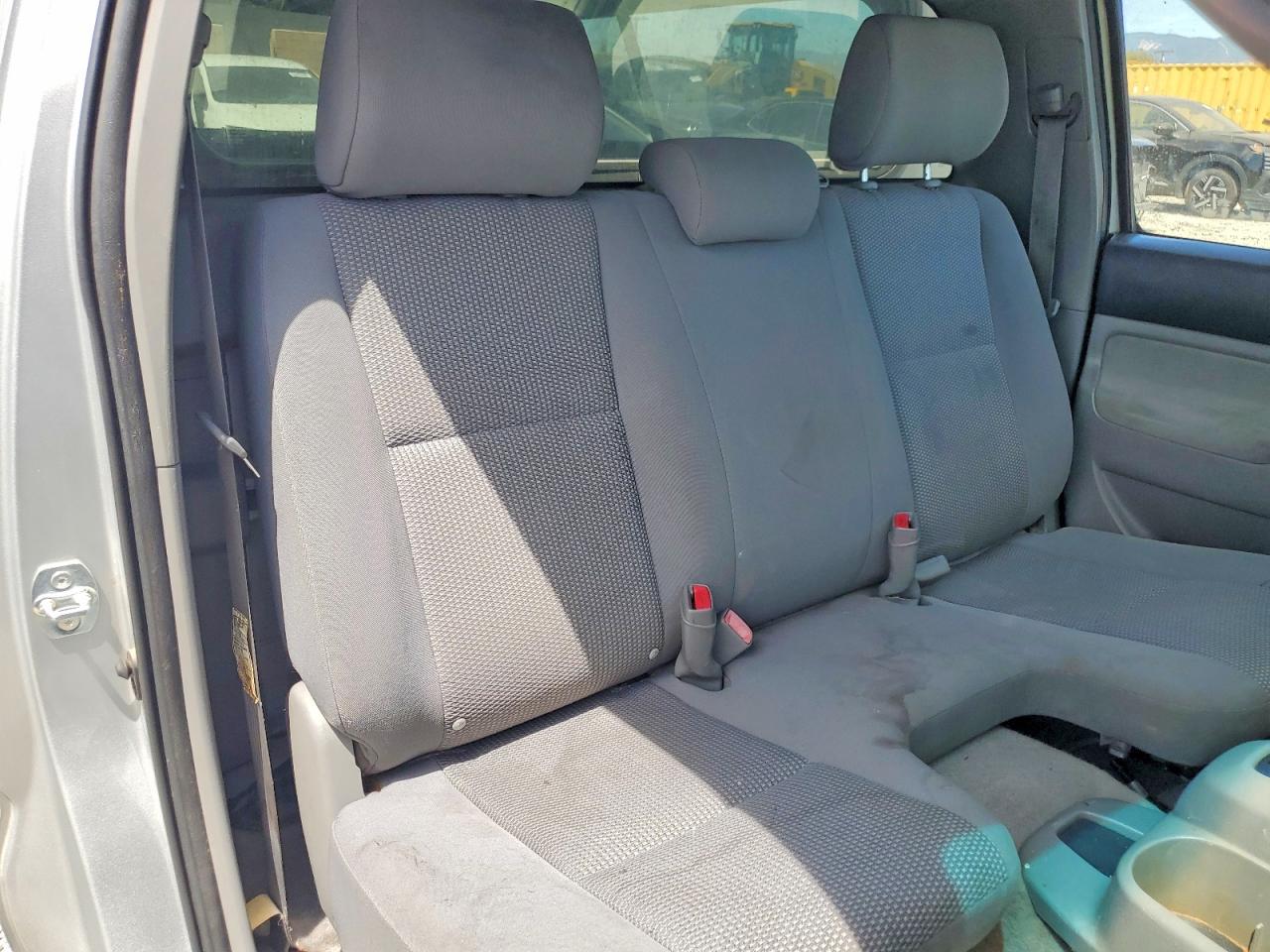 2005 Toyota Tacoma Base Silver vin: 5TENX22N25Z043817