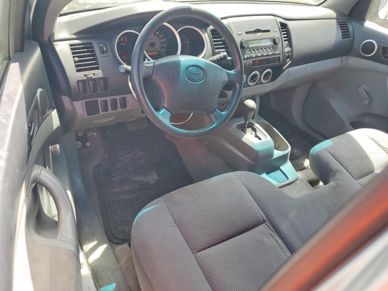 2005 Toyota Tacoma Base Silver vin: 5TENX22N25Z043817