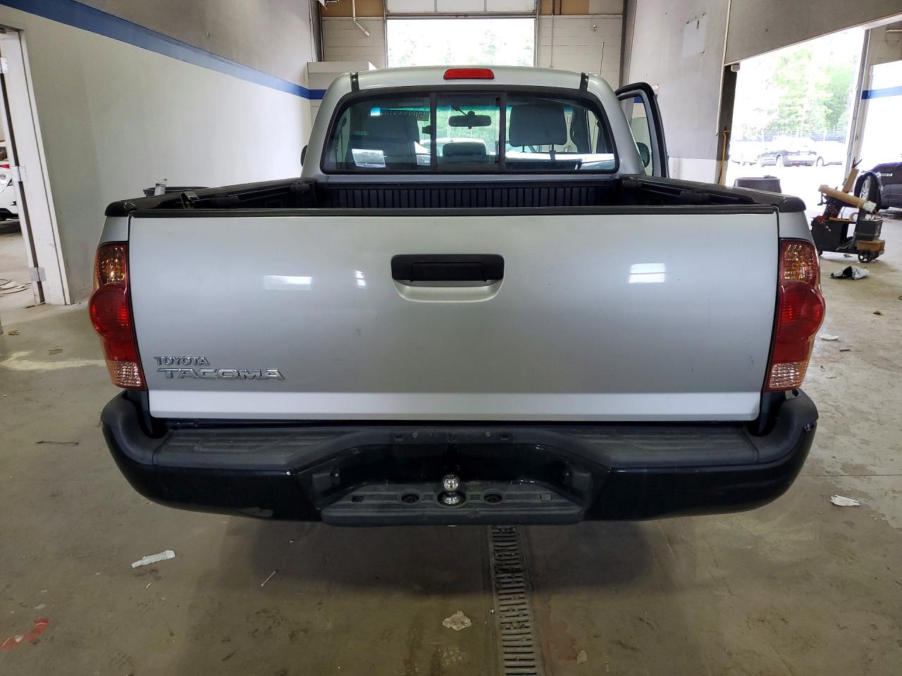 2008 Toyota Tacoma Base Silver vin: 5TENX22N28Z591966