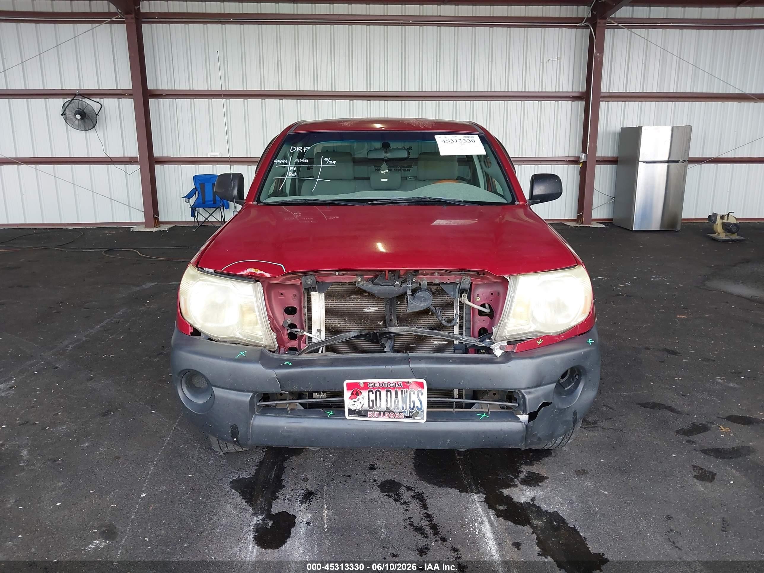 2005 Toyota Tacoma   Red vin: 5TENX22N35Z013435