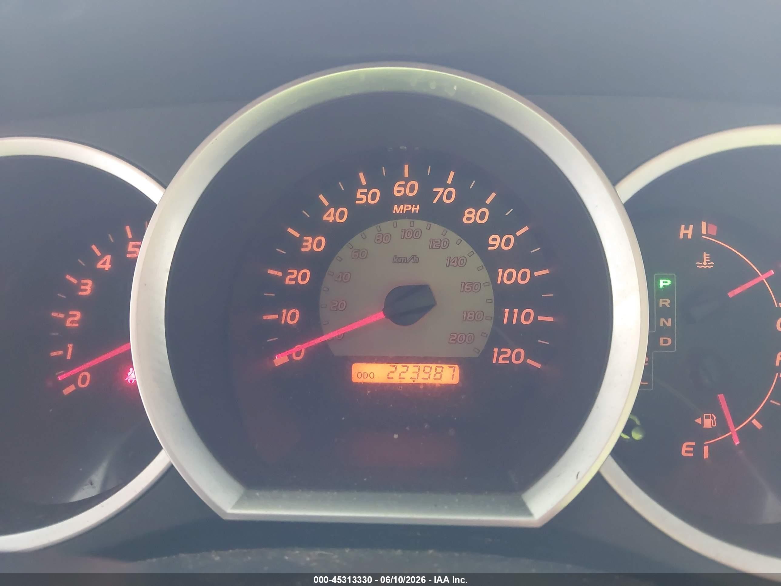 2005 Toyota Tacoma   Red vin: 5TENX22N35Z013435