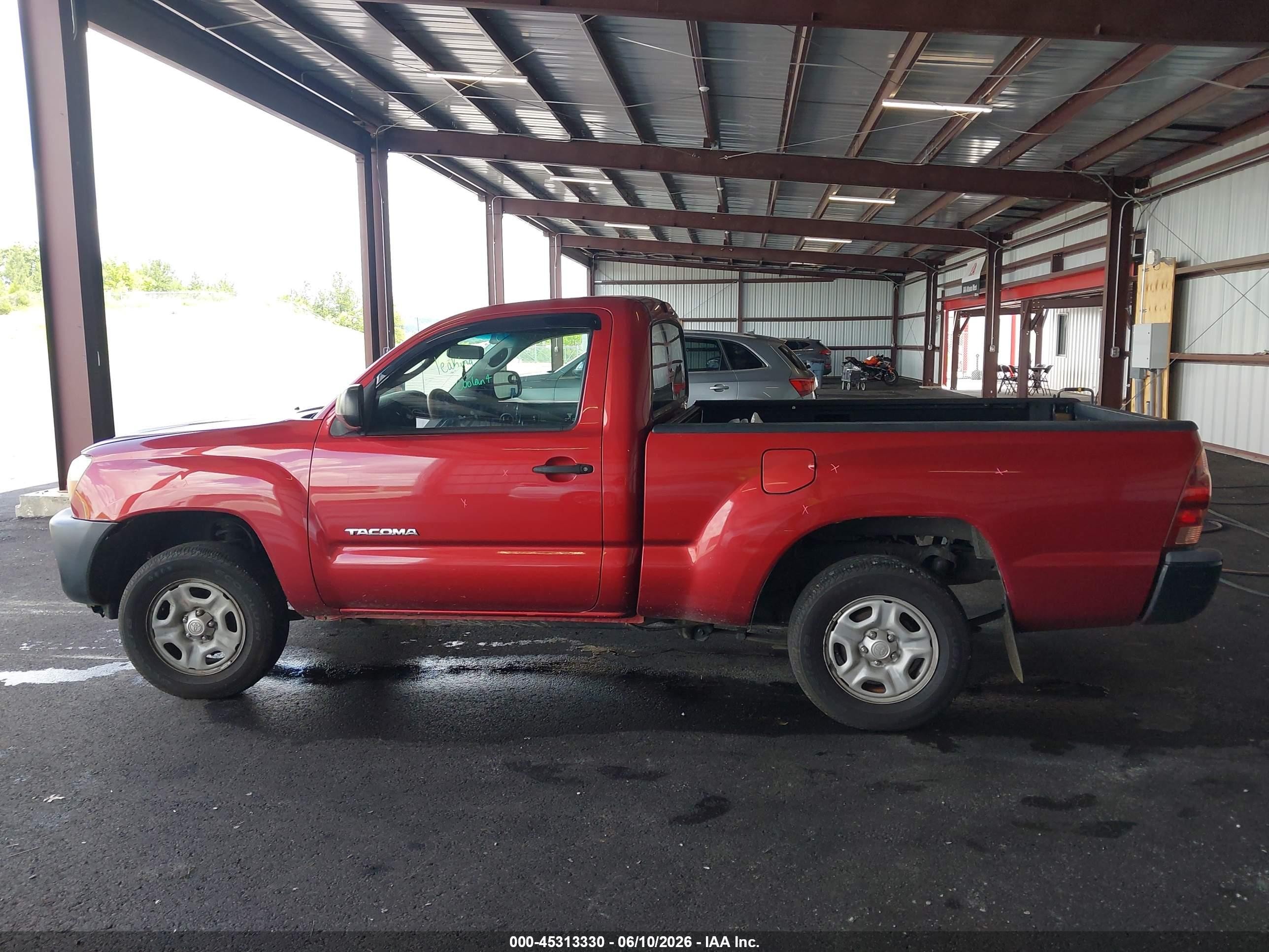 2005 Toyota Tacoma   Red vin: 5TENX22N35Z013435