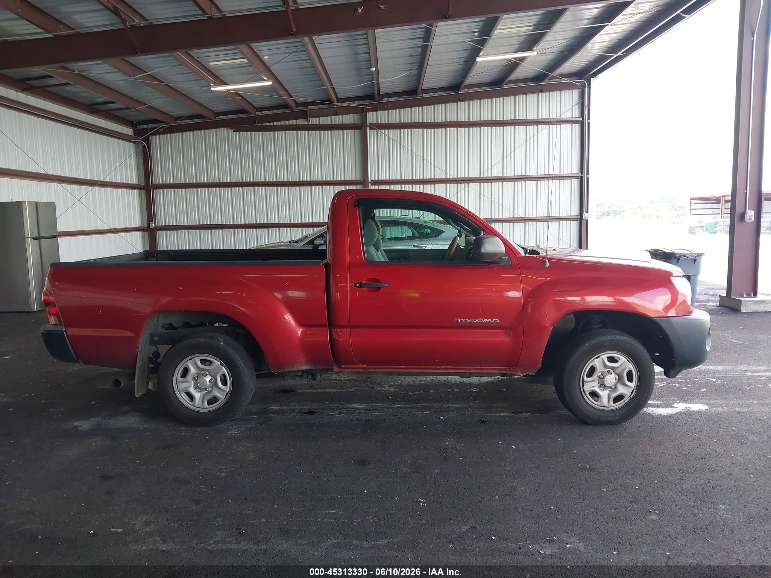 2005 Toyota Tacoma   Red vin: 5TENX22N35Z013435