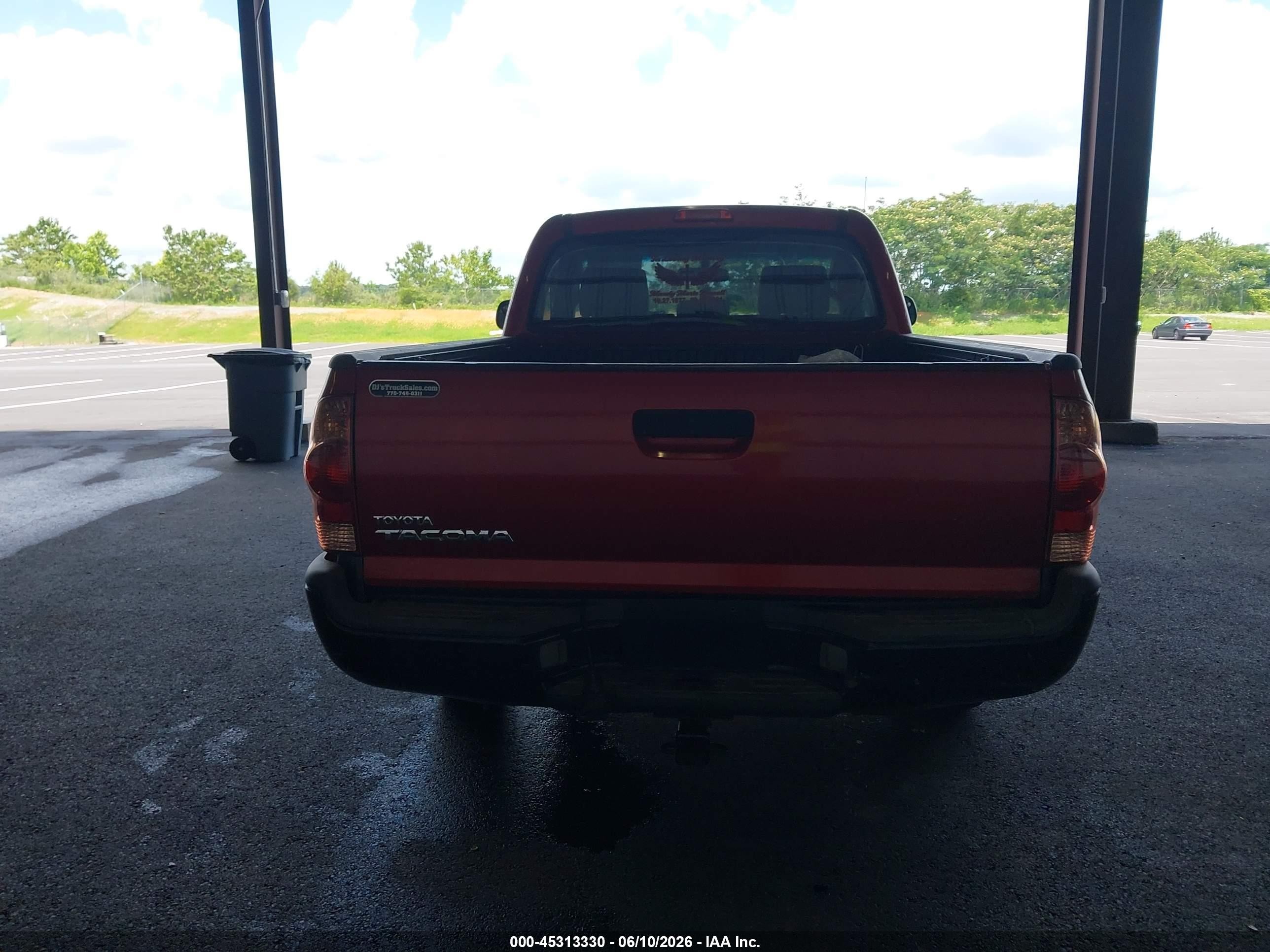 2005 Toyota Tacoma   Red vin: 5TENX22N35Z013435