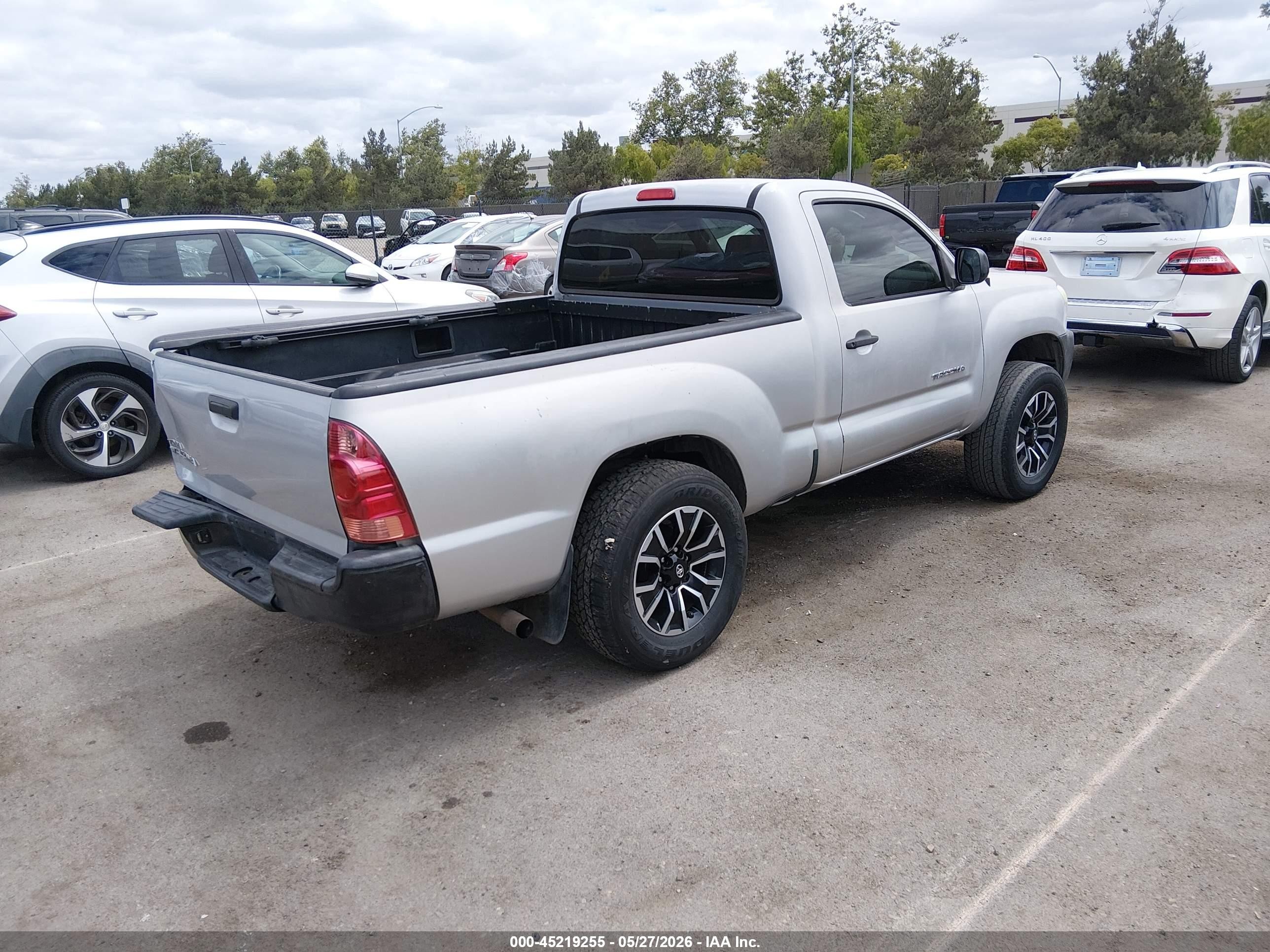 2006 Toyota Tacoma   Silver vin: 5TENX22N36Z255207